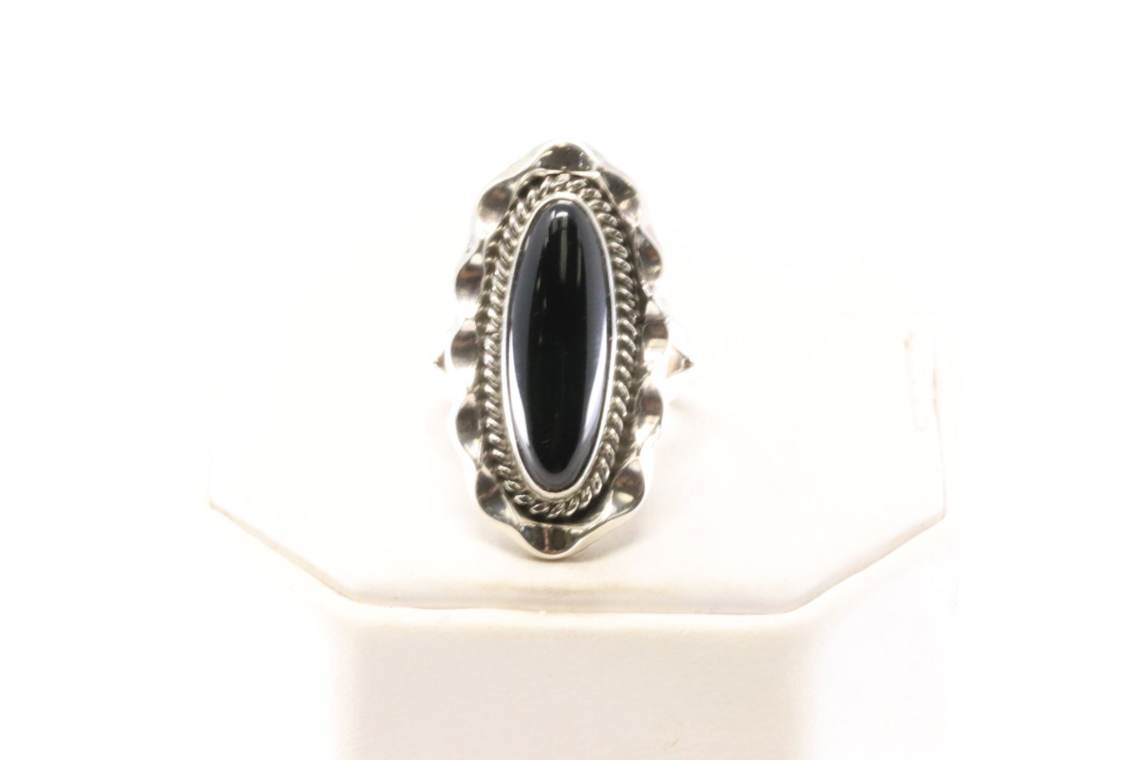 Native America Navajo Sterling Silver Black Onyx Ring By Samuel Yellowhair.: This is a Native America Navajo Sterling Silver Black Onyx Ring By Samuel Yellowhair. Ring Size: 6.00.