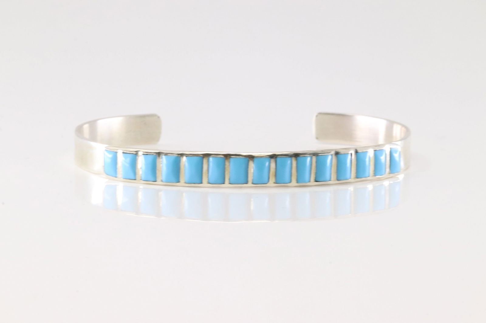 Native America Navajo Sterling Silver Turquoise Bracelet Cuff.: This is a Native America Navajo Sterling Silver Turquoise Bracelet Cuff.