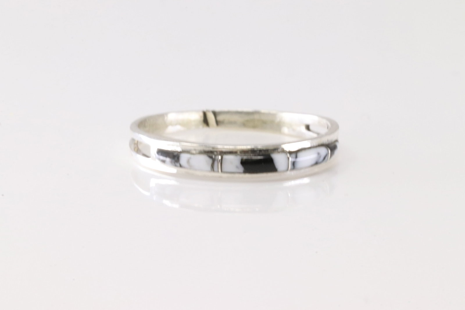 Native America Navajo Sterling Silver White Buffalo Inlay Ring By Jamie Johnson.: This is a Native America Navajo Sterling Silver White Buffalo Inlay Ring By Jamie Johnson. Stamp Jamie J. Ring Size: 10.50.