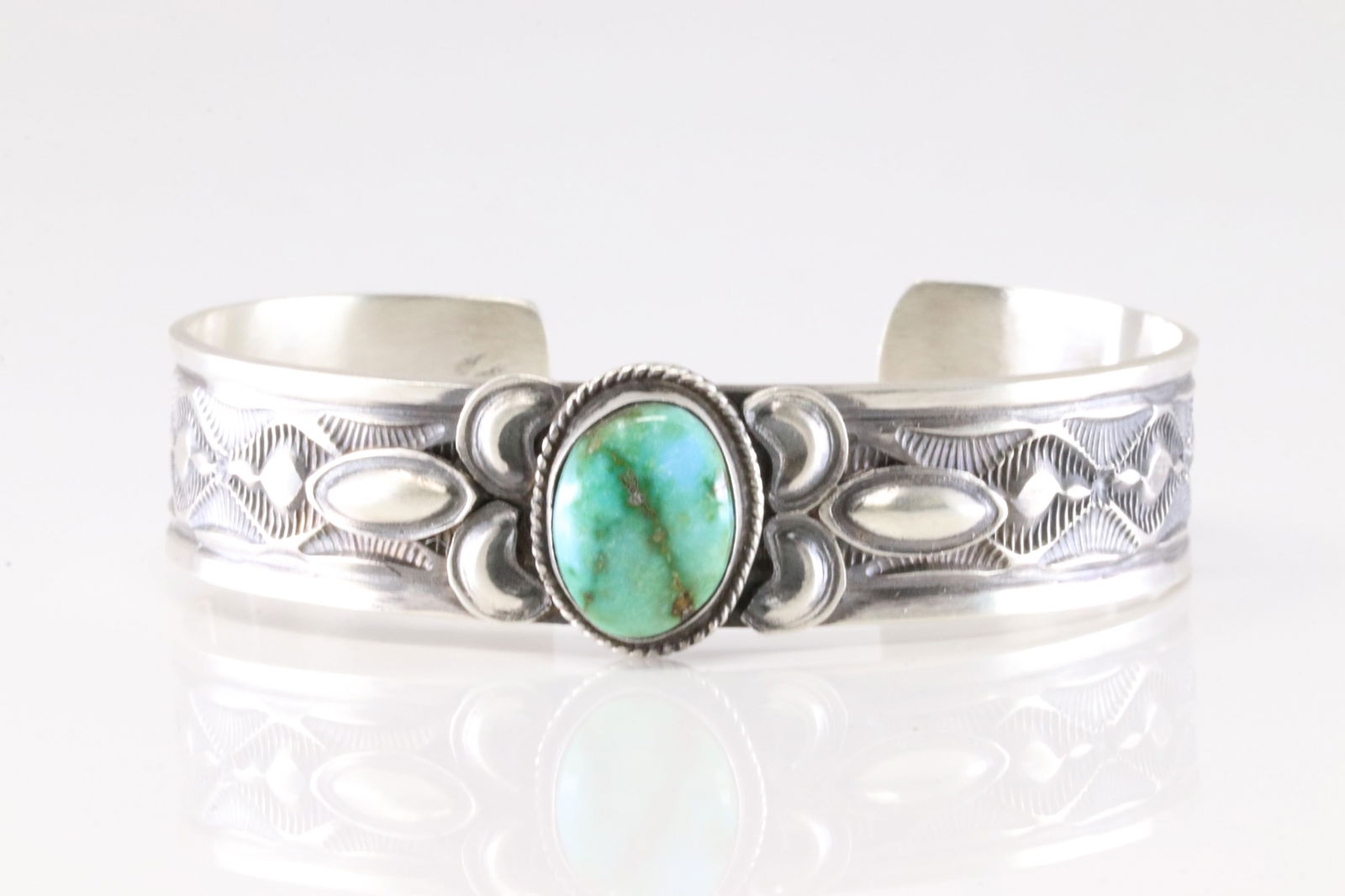 Native America Navajo Sterling Silver Sonora Gold Turquoise Bracelet Cuff By Leonard Maloney.: This is a Native America Navajo Sterling Silver Sonora Gold Turquoise Bracelet Cuff By Leonard Maloney.