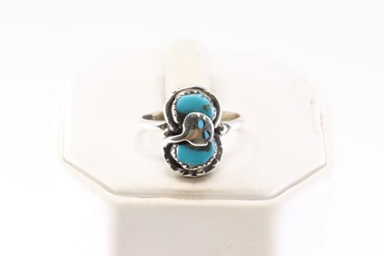 Native America Zuni Sterling Silver Turquoise Ring By Gayle Calavaza.