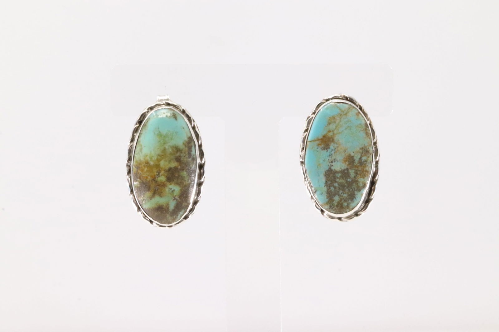 Native America Navajo Sterling Silver Kingman Turquoise Post Earring's By Mike Dedman.: This is a Native America Navajo Sterling Silver Kingman Turquoise Post Earring's By Mike Dedman. Stamp M.
