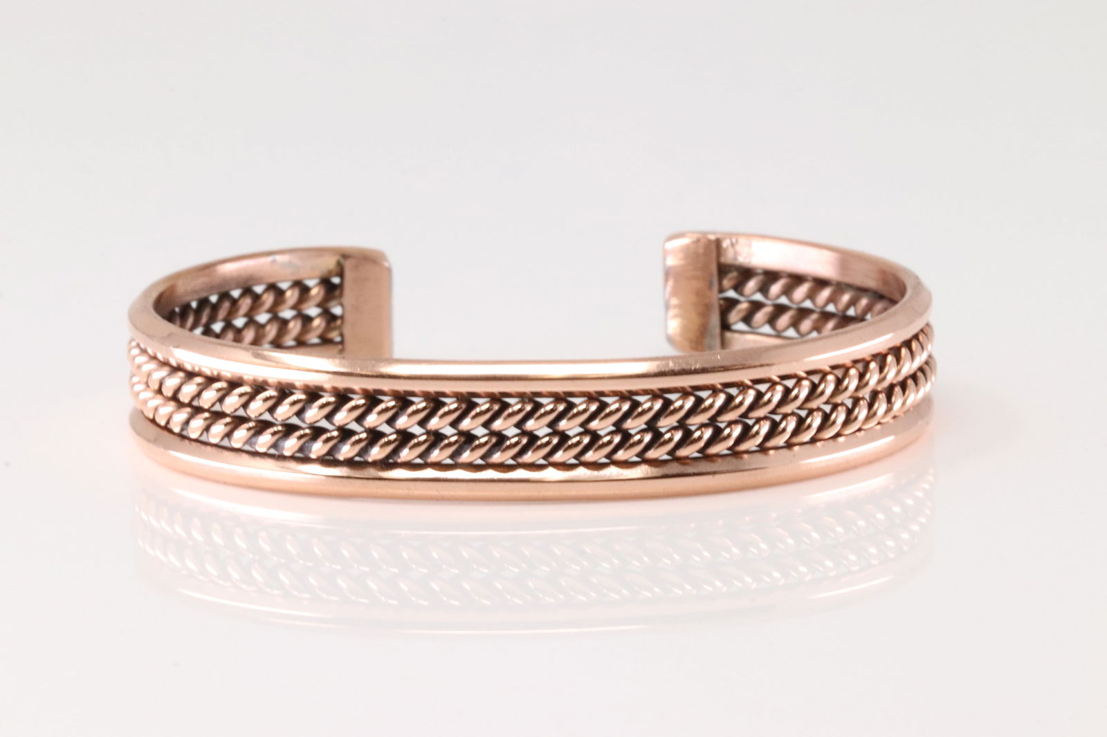 Native America Navajo Copper Bracelet Cuff By Elaine Tahe.: This is a Native America Navajo Copper Bracelet Cuff By Elaine Tahe.