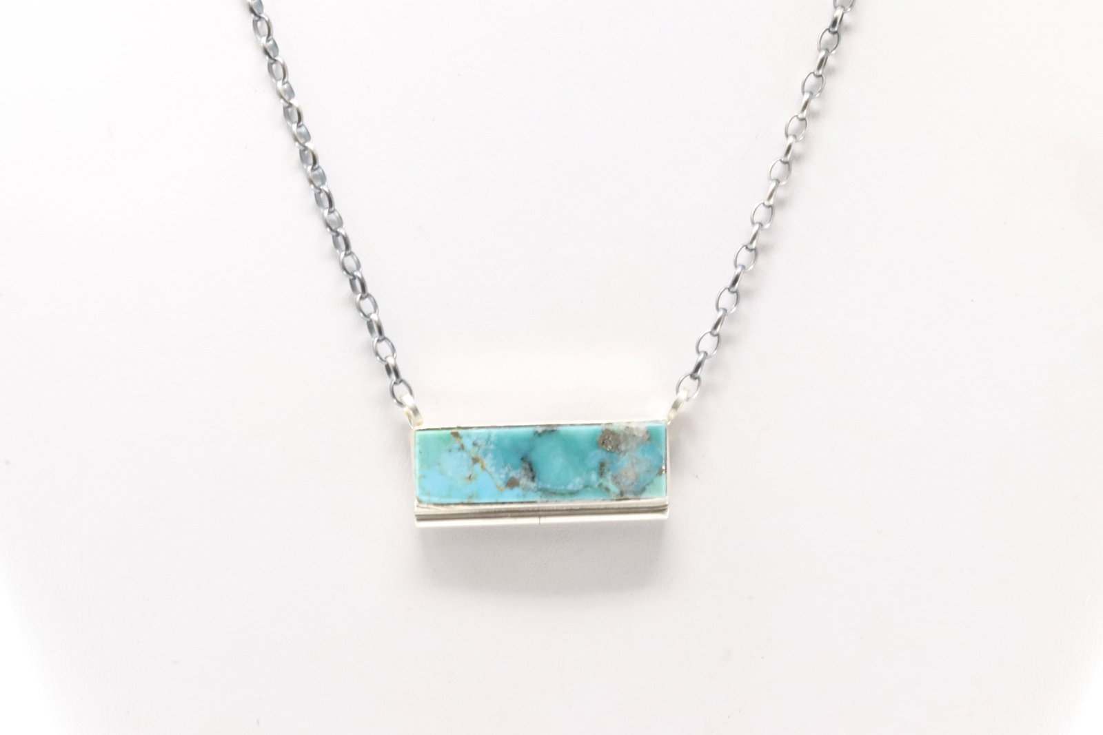 Native America Navajo Sterling Silver Kingman Turquoise Necklace By Steve Francisco.: This is a Native America Navajo Sterling Silver Kingman Turquoise Necklace By Steve Francisco. Neckalce length: 16.00"