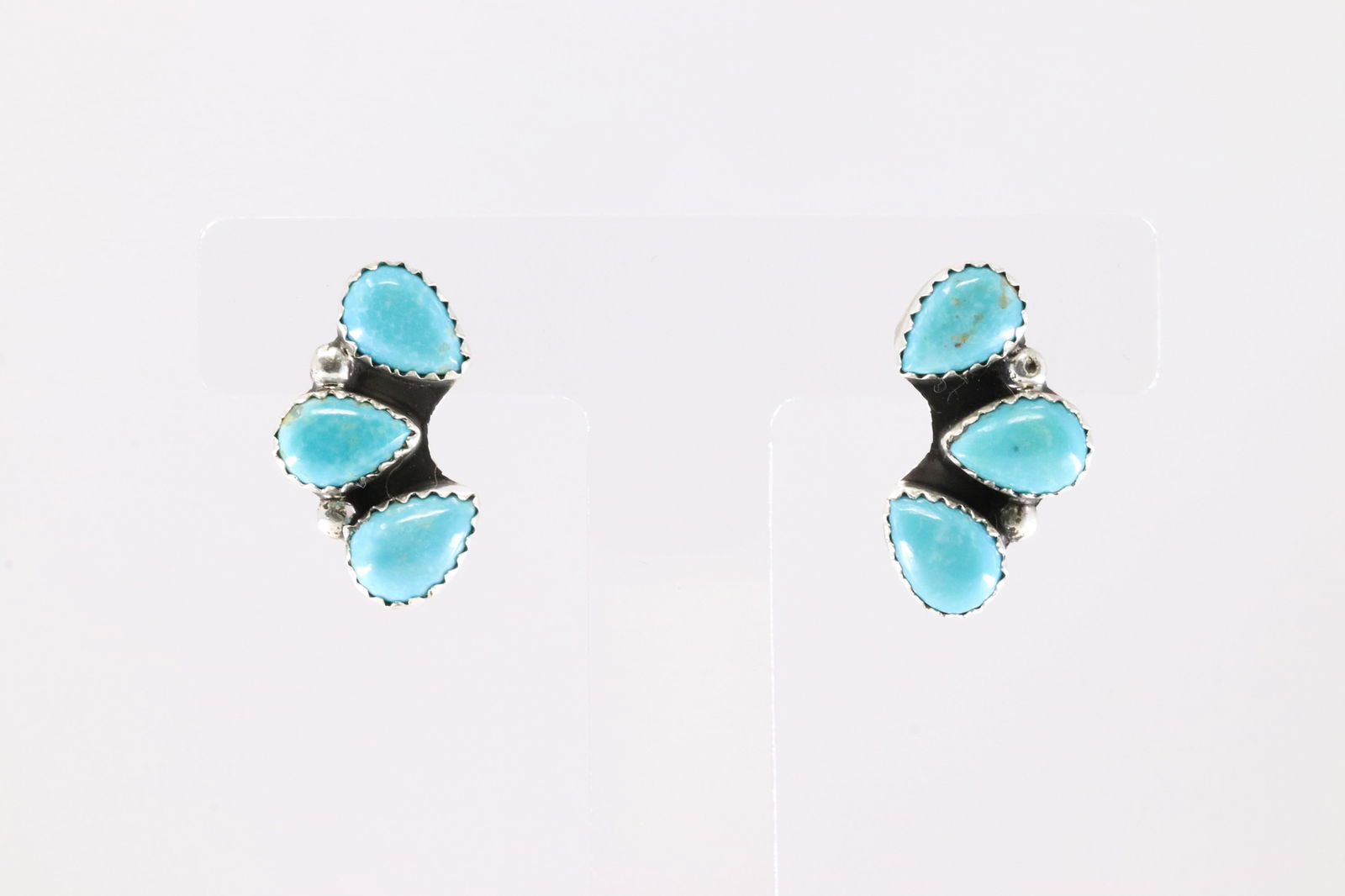 Native America Navajo Sterling Silver Kingman Turquoise Post Earring's By Maxine Ramirez.: This is a Native America Navajo Sterling Silver Kingman Turquoise Post Earring's By Maxine Ramirez.