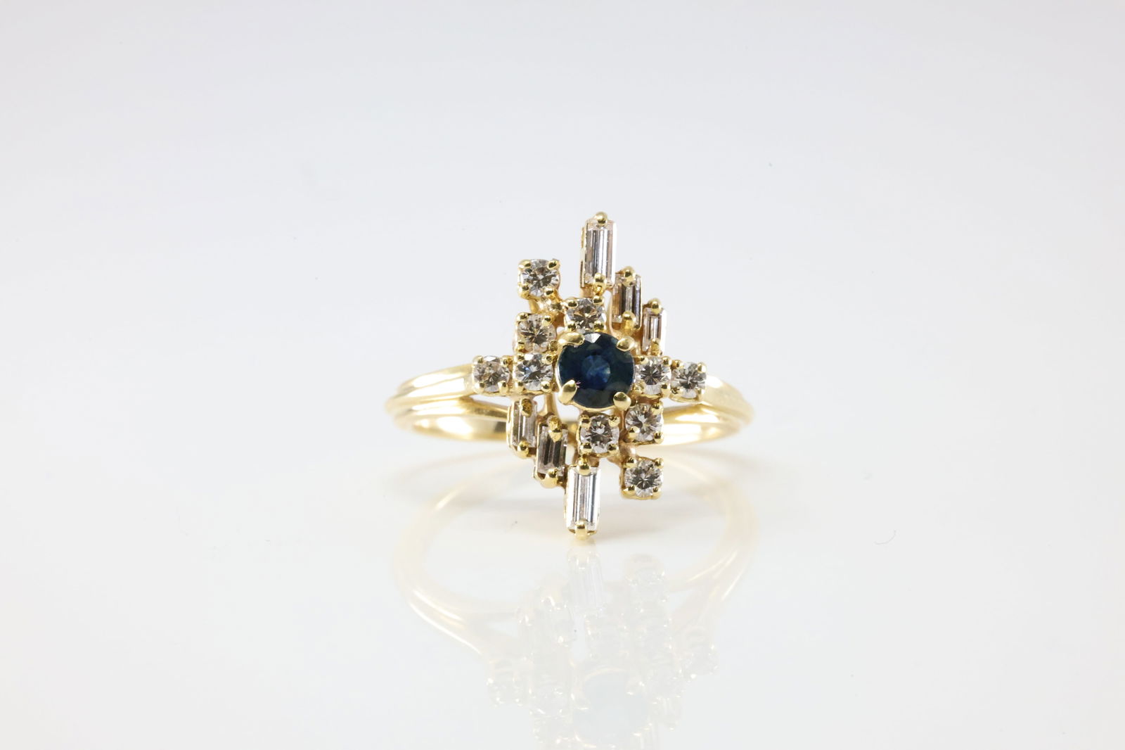 Sapphire & Diamond Ring 18Kt. (1 of 4)