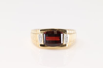 Elegant Garnet & Diamond Ring 10Kt.