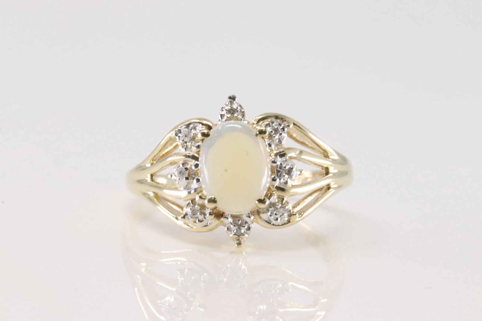 Opal & Diamond Ring 10Kt. (1 of 4)
