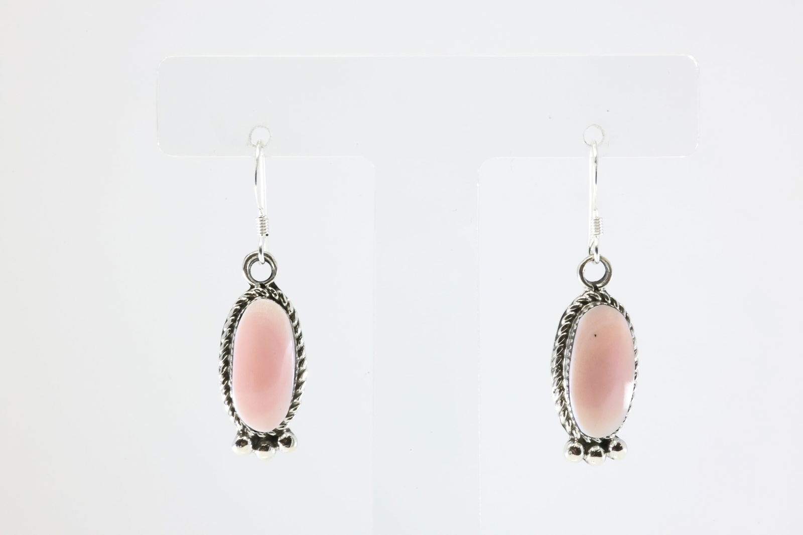Native America Navajo Sterling Silver Pink Conch Dangling Earring's By Bernita Begay.: This is a Native America Navajo Sterling Silver Pink Conch Dangling Earring's By Bernita Begay. Stamp B Begay.