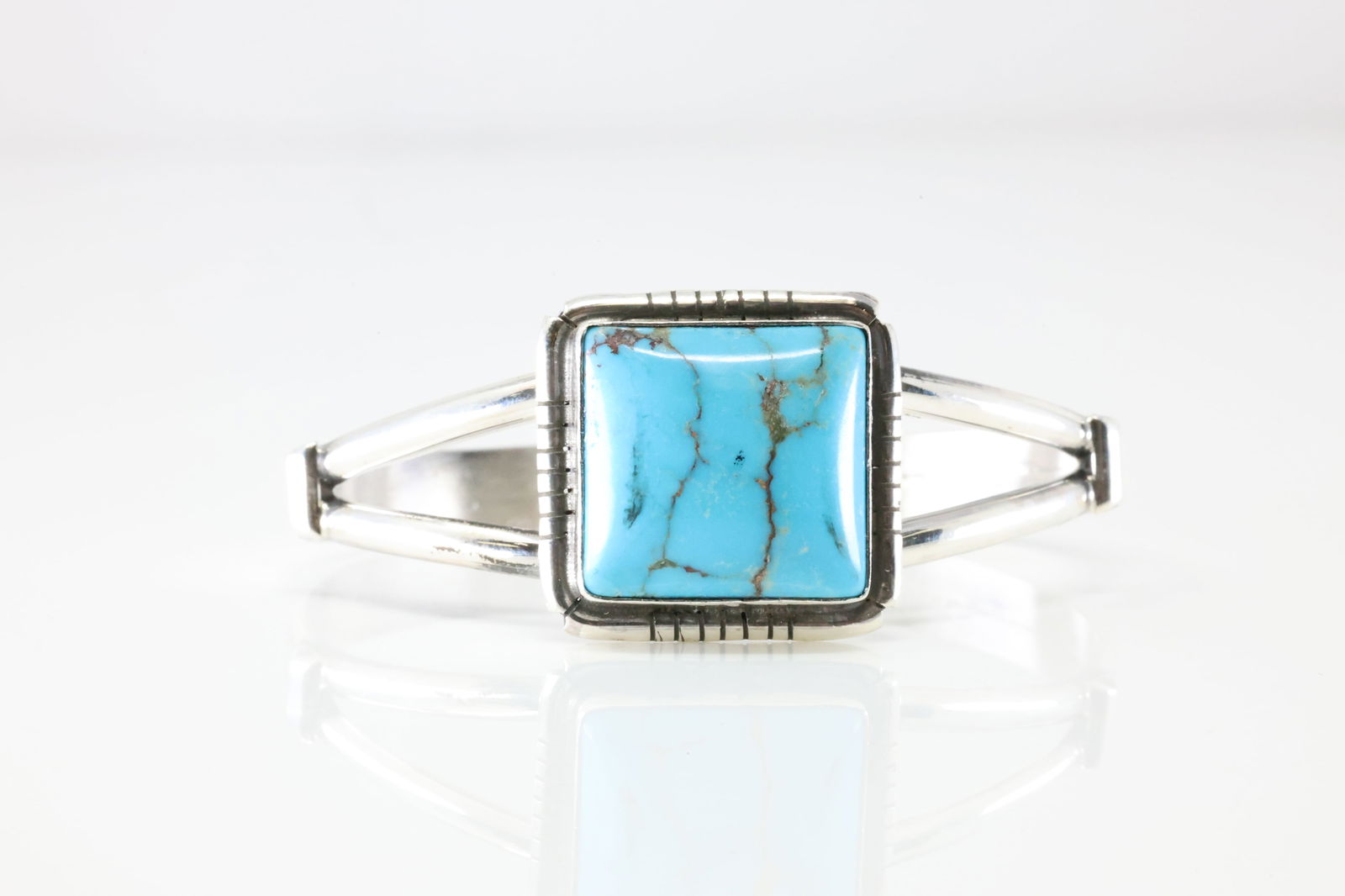 Native America Navajo Sterling Silver Turquoise Bracelet Cuff By SE. (1 of 4)