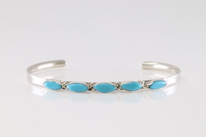 Native America Sterling Silver Turquoise Bracelet Cuff.