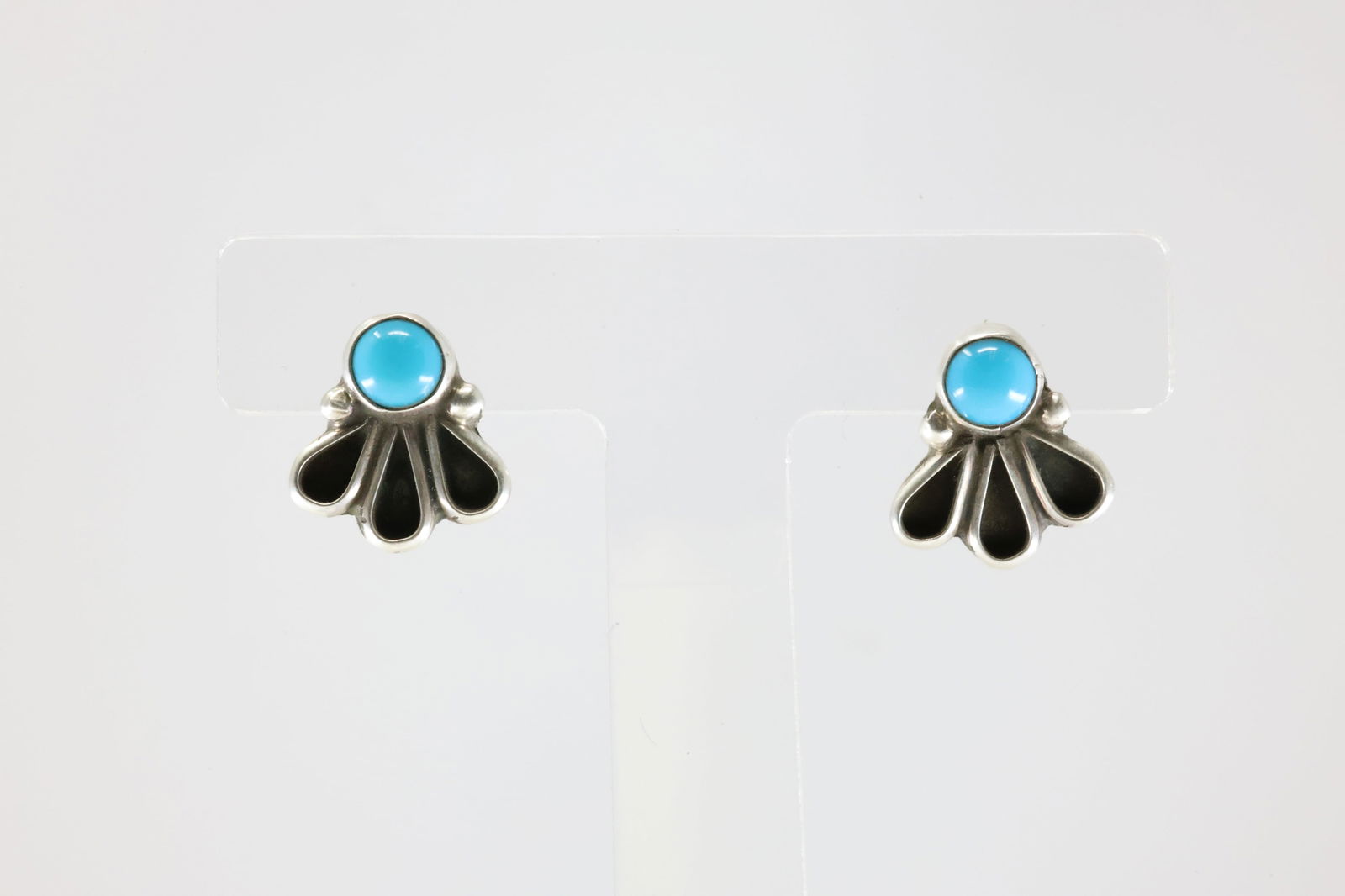 Native America Navajo Sterling Silver Kingman Turquoise Post Earring's By Gerildine James.: This is a Native America Navajo Sterling Silver Kingman Turquoise Post Earring's By Gerildine James. Stamp G. James.