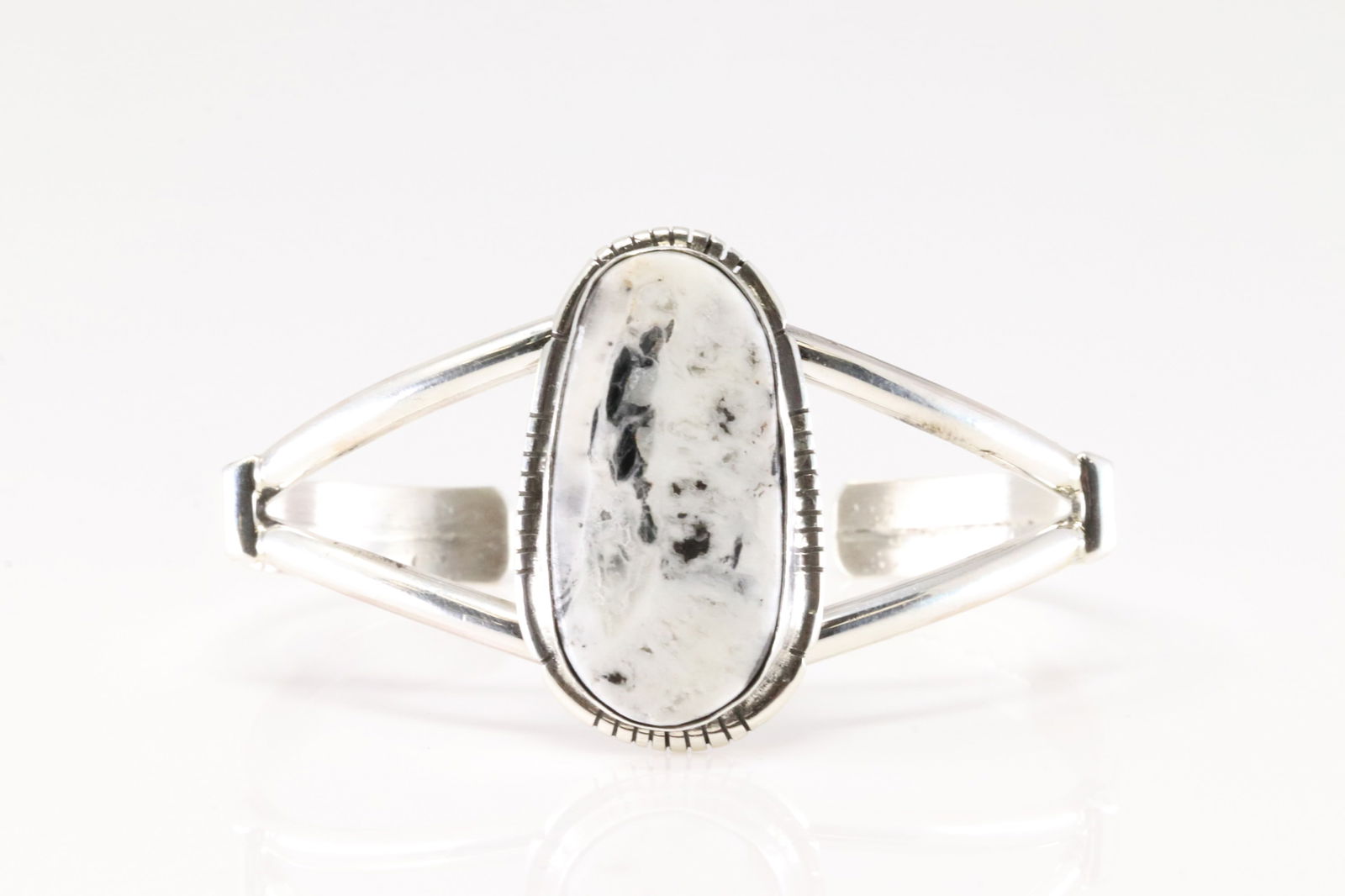 Native America Navajo Sterling Silver White Buffalo Bracelet Cuff By S.E. (1 of 4)