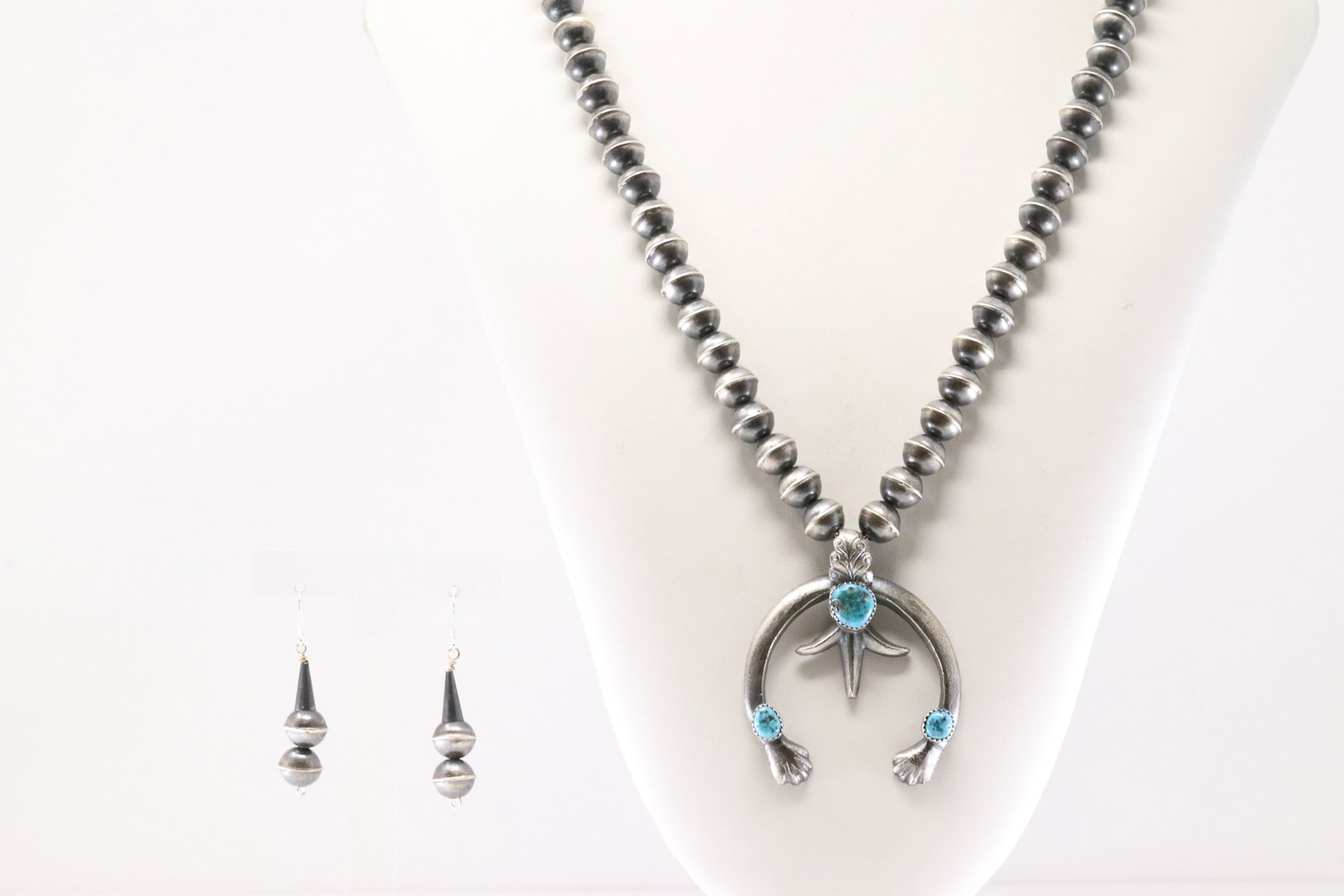 Native America Navajo Sterling Silver Turquoise Naja Necklace & Earring's Set By Gilbert Martin.: This is a Native America Navajo Sterling Silver Turquoise Naja Necklace & Earring's Set By Gilbert Martin. Stamp GM. Necklace length: 26.00"