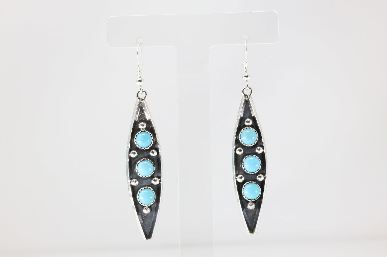 Native America Navajo Sterling Silver Kingman Turquoise Dangling Earring's By Reed Charley.: This is a Native America Navajo Sterling Silver Kingman Turquoise Dangling Earring's By Reed Charley. Stamp RD.