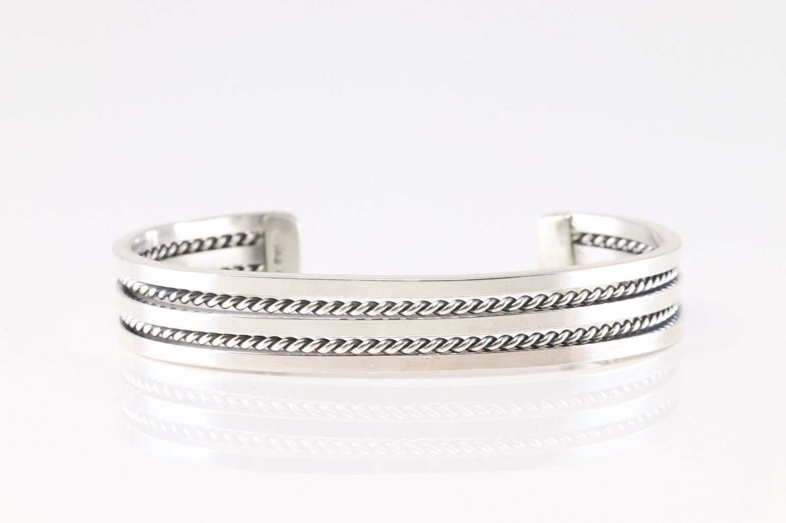 Native America Navajo Sterling Silver Solid Bracelet Cuff By Elaine Tahe. (1 of 4)