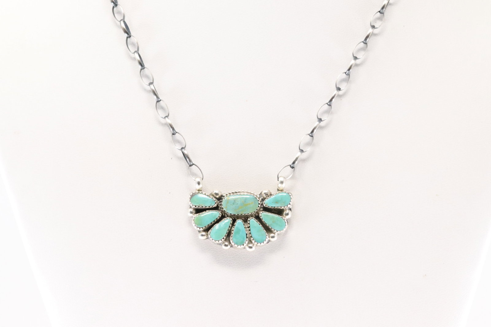 Native America Navajo Sterling Silver Kingman Turquoise Necklace By Alicia Wilson.: This is a Native America Navajo Sterling Silver Kingman Turquoise Necklace By Alicia Wilson. Stamp SIS AJW. Necklace length: 16.00"