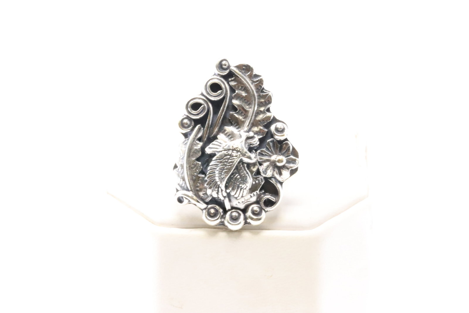 Native America Navajo Sterling Silver Eagle Feather & Flower Ring By Harry B. Yazzie.: This is a Native America Navajo Sterling Silver Eagle Feather & Flower Ring By Harry B. Yazzie. Ring Size: 8.50.