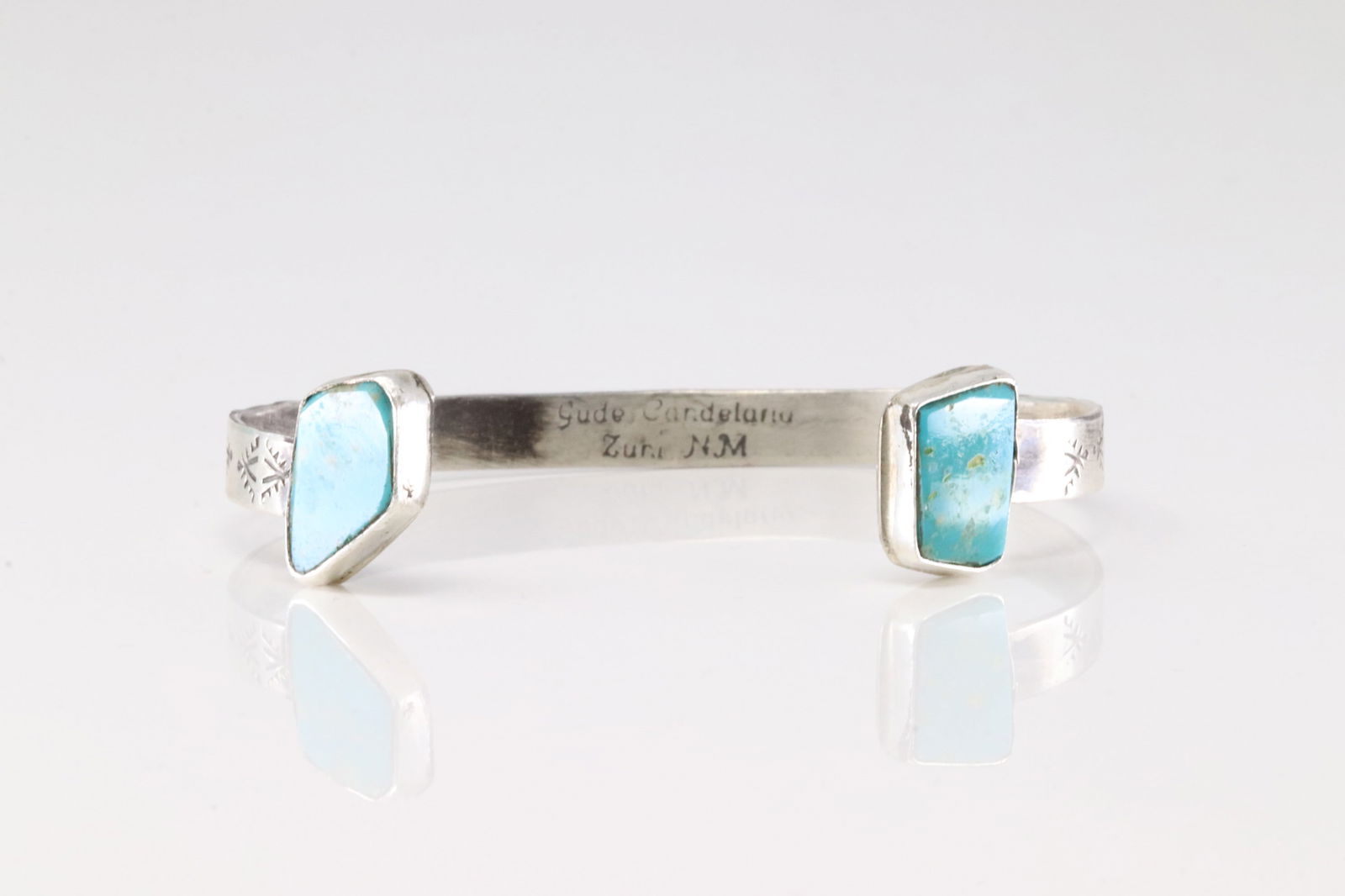 Native America Zuni Sterling Silver Kingman Turquoise Bracelet Cuff By Jude Candelaria.: This is a Native America Zuni Sterling Silver Kingman Turquoise Bracelet Cuff By Jude Candelaria.