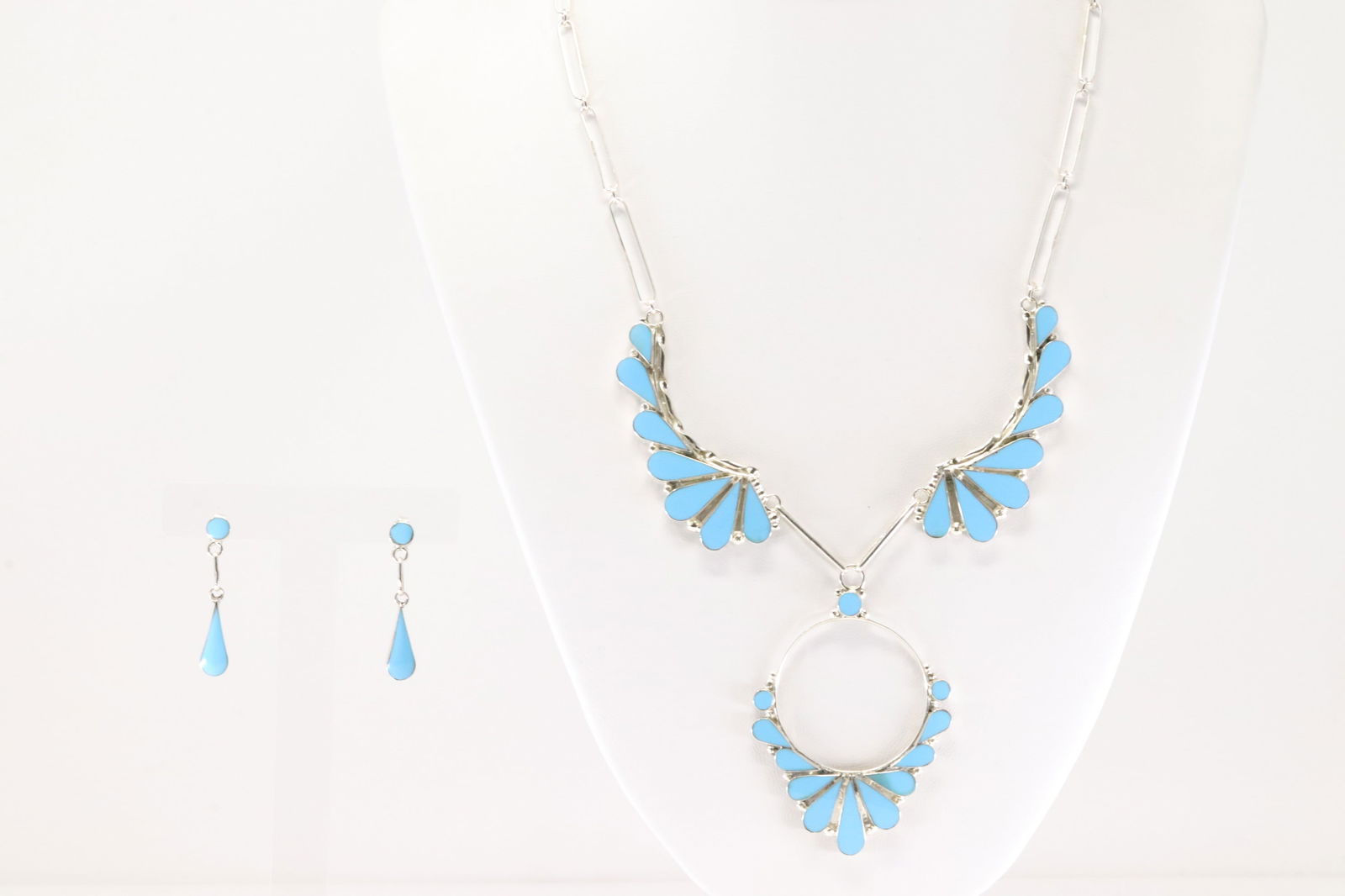 Native America Zuni Sterling Silver Turquoise Necklace & Earring's Set By Bonz.: This is a Native America Zuni Sterling Silver Turquoise Necklace & Earring's Set By Bonz. Necklace length: 20.00"