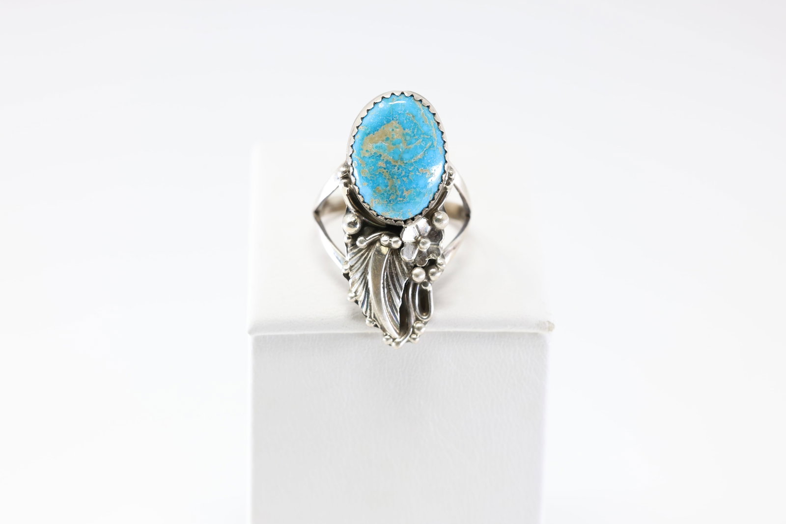 Native America Navajo Sterling Silver Turquoise Ring By Virginia.: This is a Native America Navajo Sterling Silver Turquoise Ring By Virginia. Ring size: 8.25.