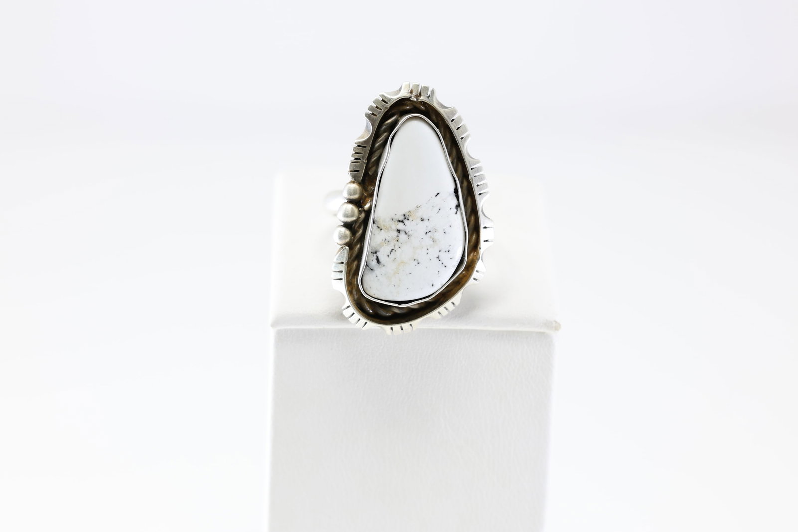 America Sterling Silver White Buffalo Ring.: This is a America Sterling Silver White Buffalo Ring. Ring size: 8.25.