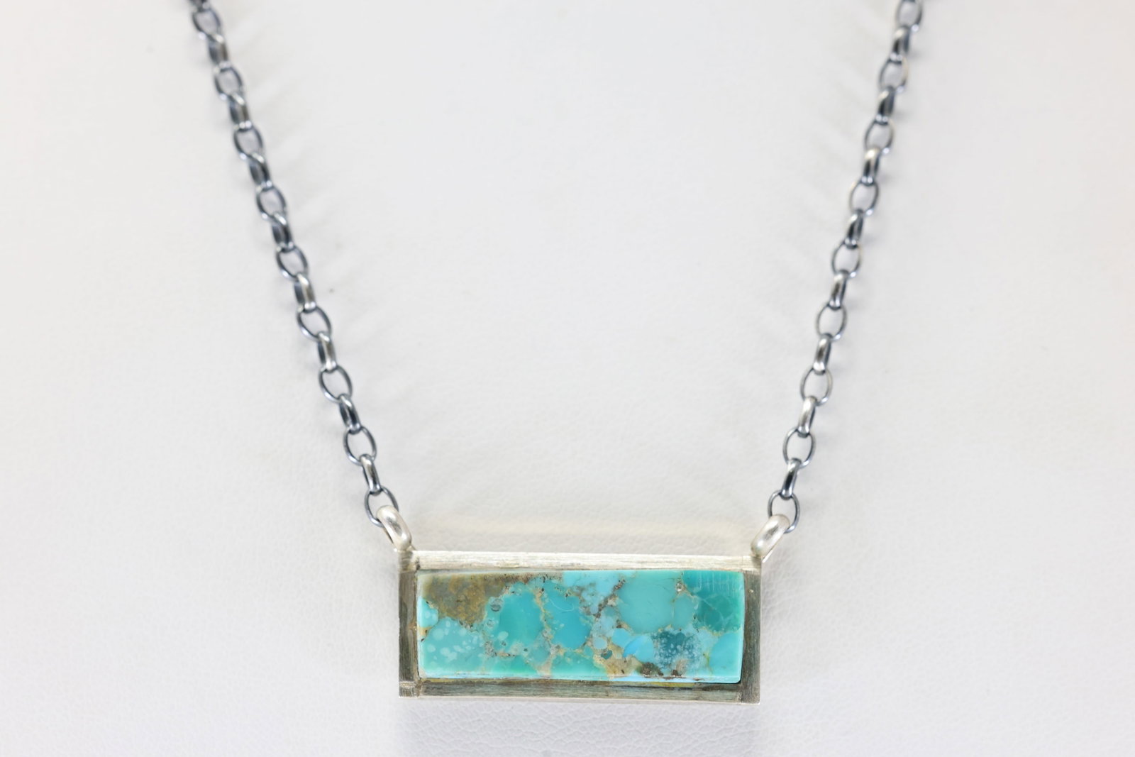Native America Navajo Sterling Silver Kingman Turquoise Necklace By Steve Francisco.: This is a Native America Navajo Sterling Silver Kingman Turquoise Necklace By Steve Francisco. Stamp SF. Necklace Length: 16.00.
