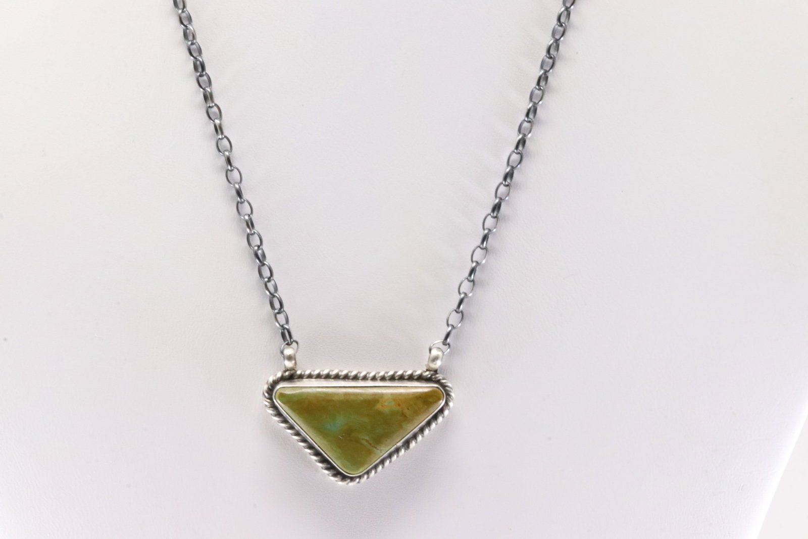 Native America Navajo Sterling Silver Kingman Turquoise Necklace Johnny Dixon.: This is a Native America Navajo Sterling Silver Kingman Turquoise Necklace Johnny Dixon. Stamp Dixon. Necklace Length: 16.00.