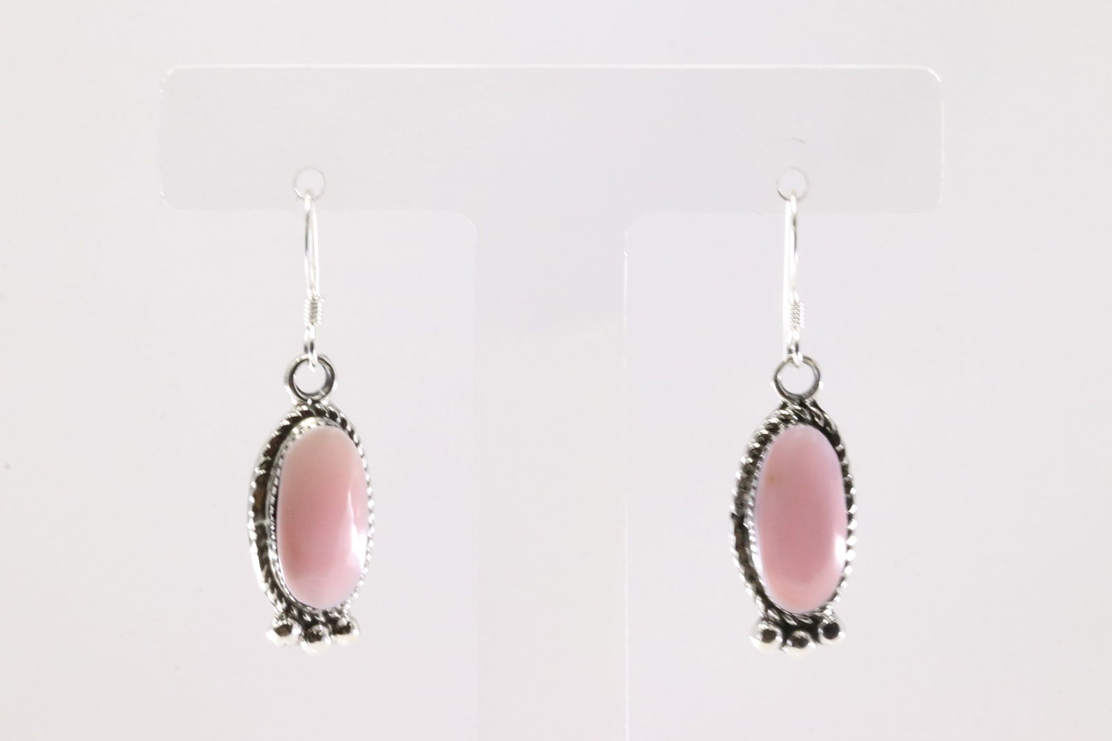 Native America Navajo Sterling Silver Pink Conch Dangling Earring's By Bernita Begay.: This is a Native America Navajo Sterling Silver Pink Conch Dangling Earring's By Bernita Begay. Stamp B. Begay.