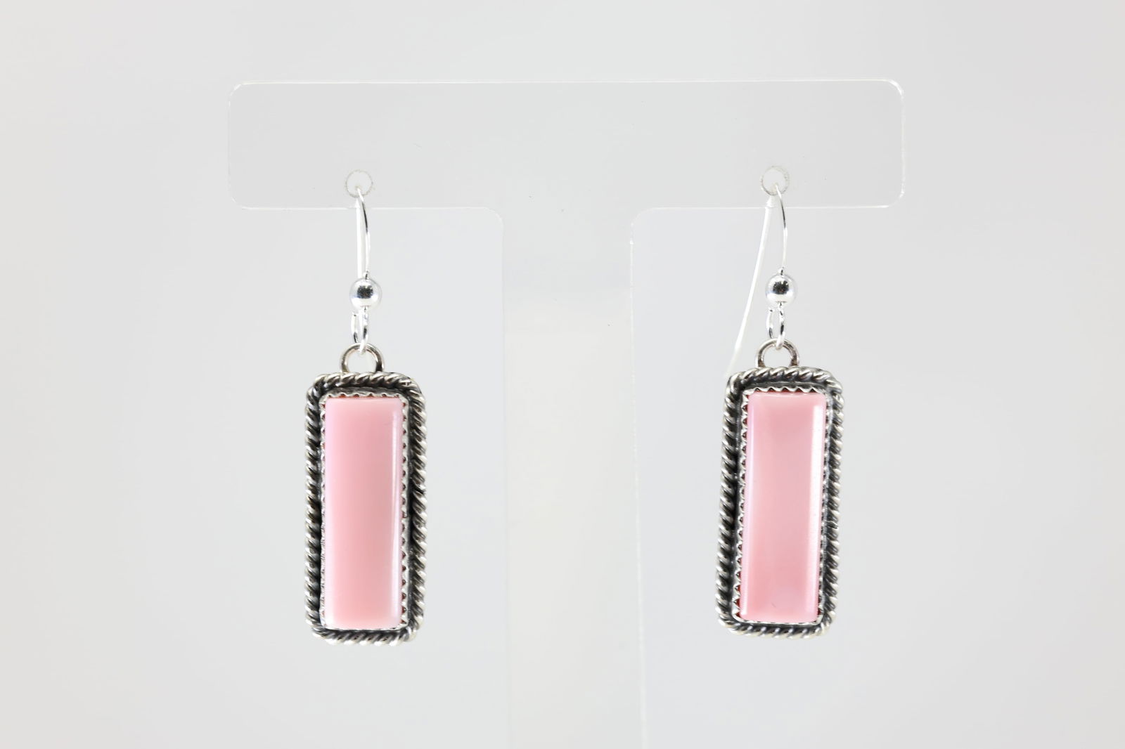 Native America Navajo Sterling Silver Pink Conch Dangling Earring's By Virginia Becent.: This is a Native America Navajo Sterling Silver Pink Conch Dangling Earring's By Virginia Becent. Stamp Virginia B.