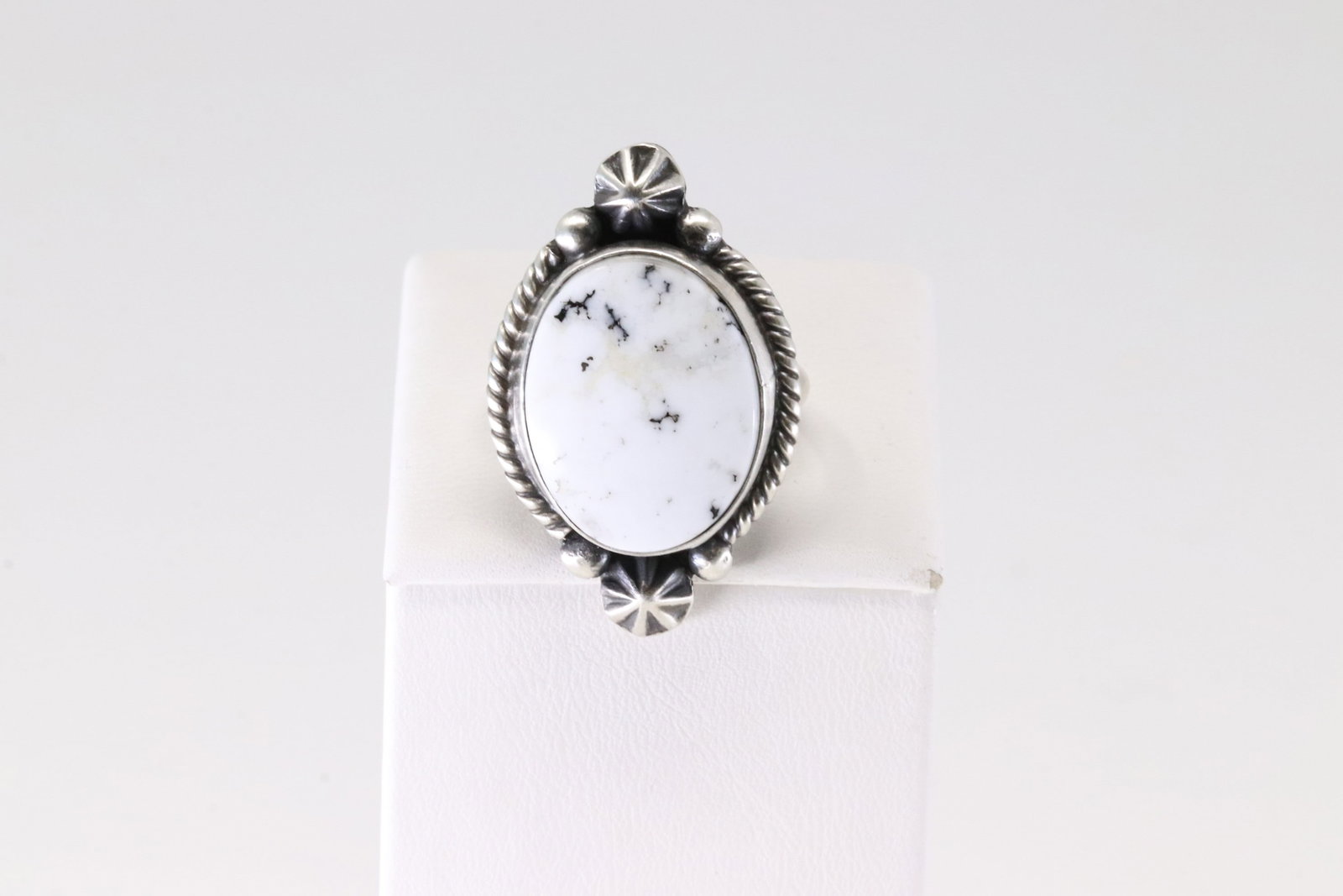 Native America Navajo Sterling Silver White Buffalo Ring By Dixon.: This is a Native America Navajo Sterling Silver White Buffalo Ring By Dixon. Stamp Dixon. Ring Size: 9.50.
