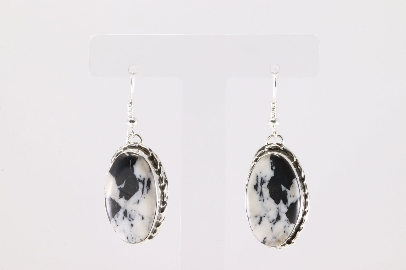 Native America Navajo Sterling Silver White Buffalo Dangling Earring's By Mike Dedman.: This is a Native America Navajo Sterling Silver White Buffalo Dangling Earring's By Mike Dedman. Stamp M.