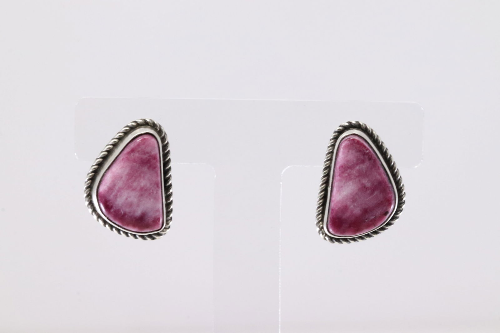 Native America Navajo Sterling Silver Purple Spiny Oyster Post Earring's By Irene Kee.: This is a Native America Navajo Sterling Silver Purple Spiny Oyster Post Earring's By Irene Kee. Stamp I.Kee.