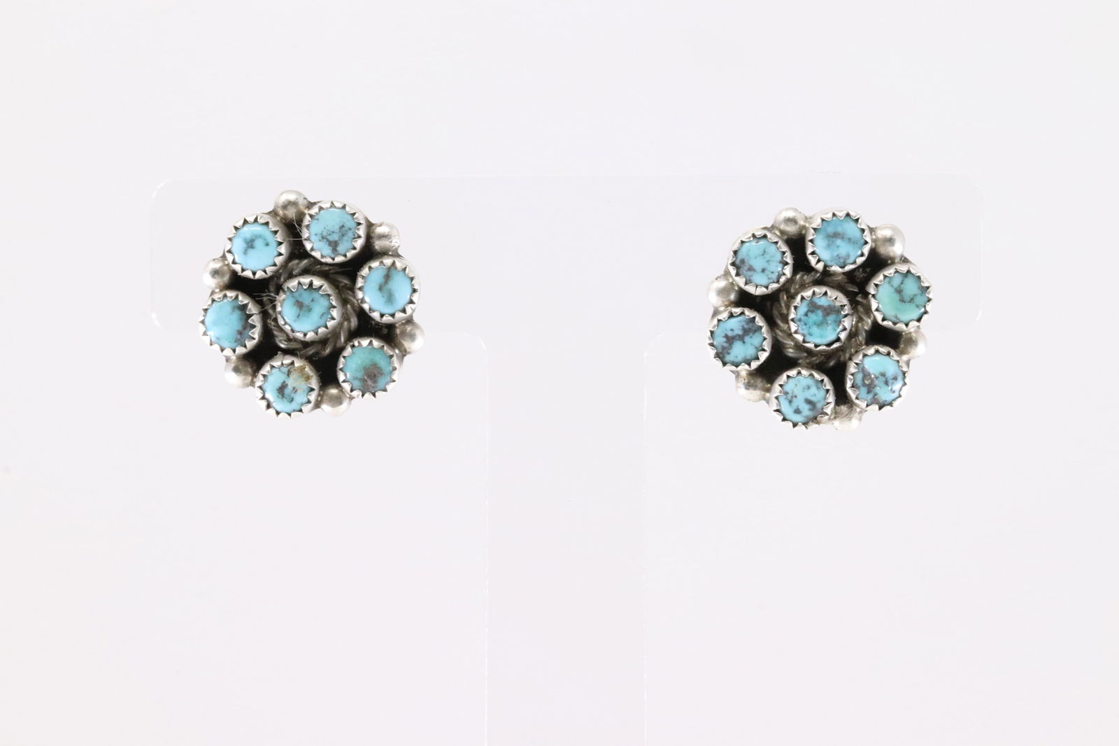 Native America Navajo Sterling Silver Kingman Turquoise Post Earring's By Maxine Ramirez.: This is a Native America Navajo Sterling Silver Kingman Turquoise Post Earring's By Maxine Ramirez. Stamp MR.