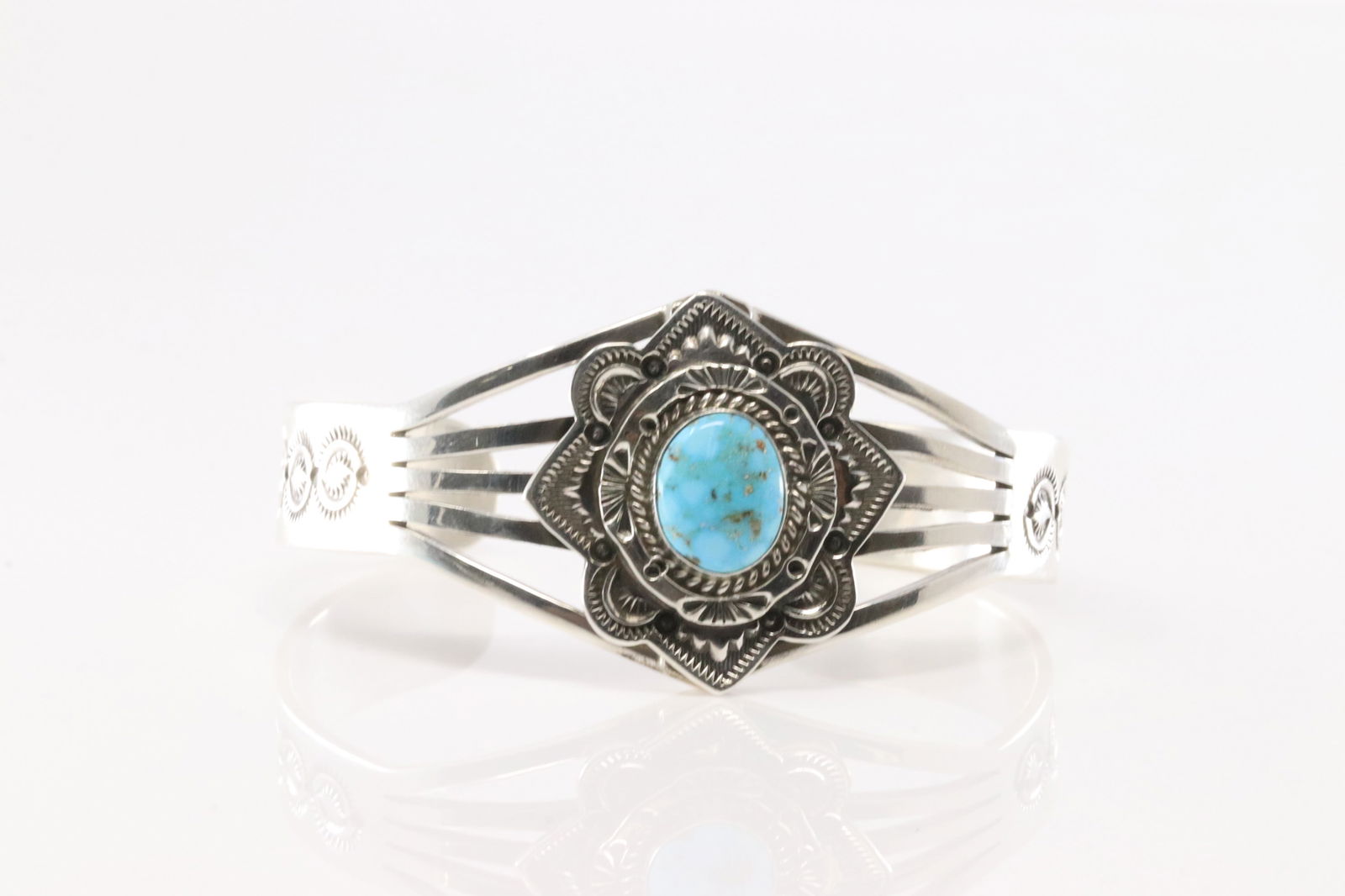Native America Navajo Sterling Silver Kingman Turquoise Bracelet Cuff By Eula While.: This is a Native America Navajo Sterling Silver Kingman Turquoise Bracelet Cuff By Eula While. Stamp E. WYLIE.