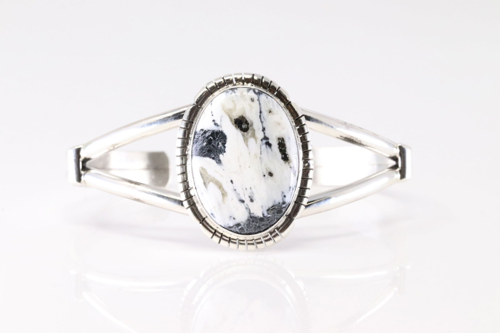 Native America Navajo Sterling Silver White Buffalo Bracelet Cuff By SE. (1 of 4)