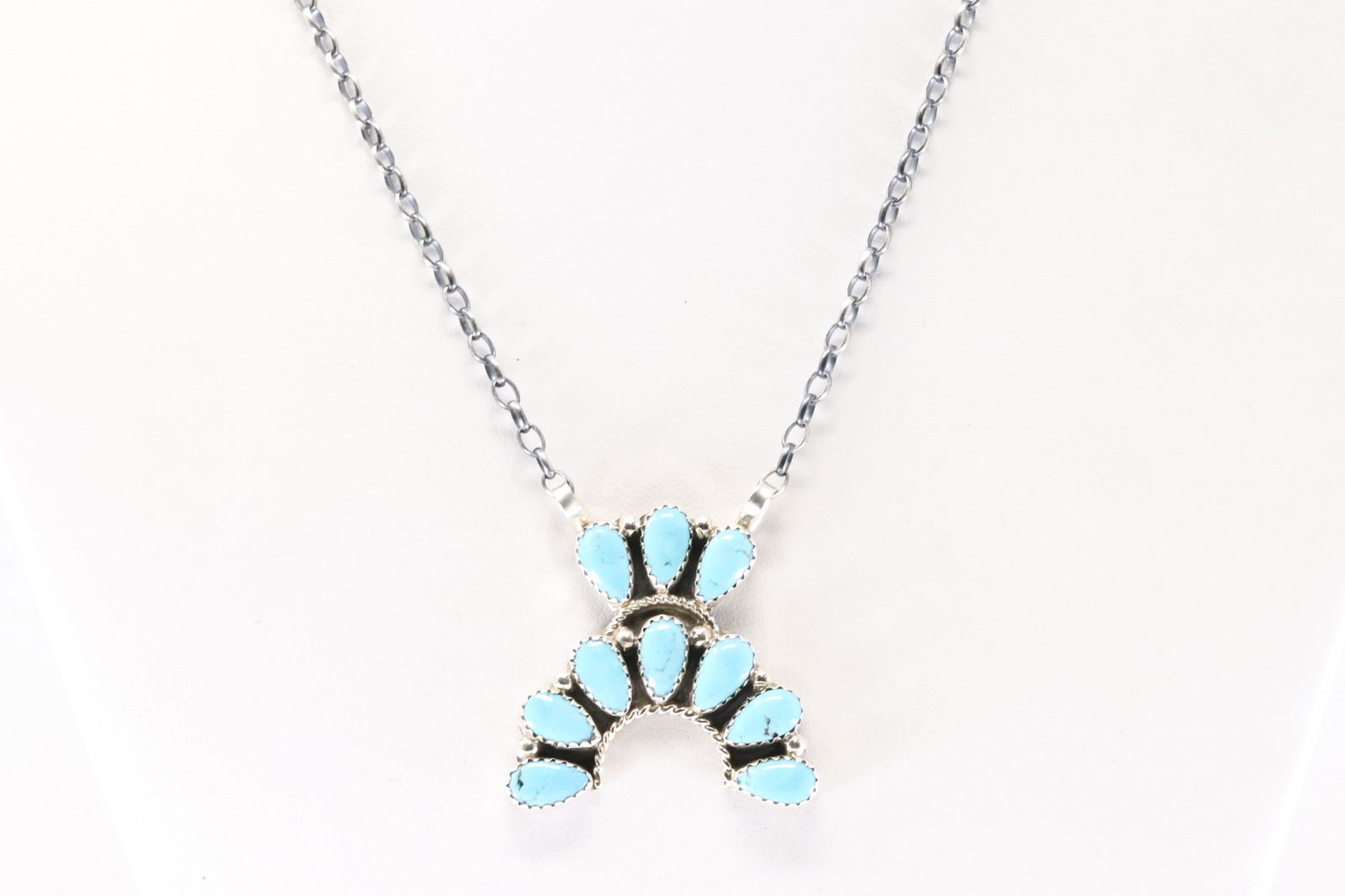 Native America Navajo Sterling Silver Kingman Turquoise Necklace By Rodney Notah.: This is a Native America Navajo Sterling Silver Kingman Turquoise Necklace By Rodney Notah. Stamp RN. Necklace Length: 16.00.