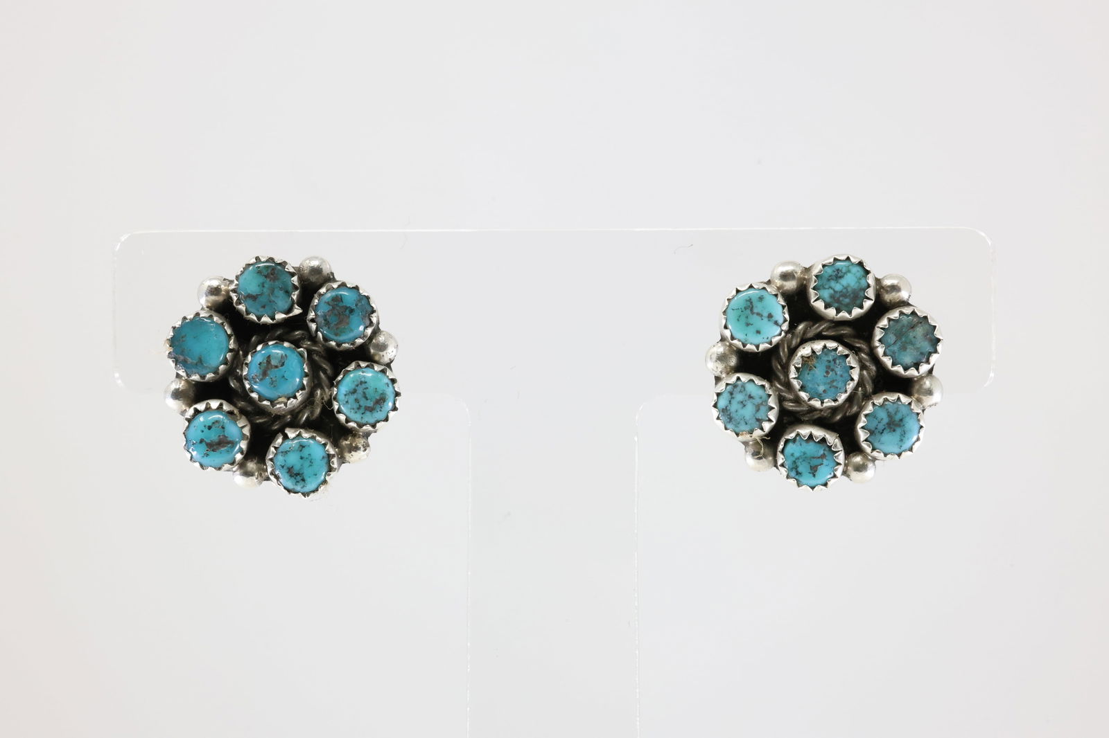 Native America Navajo Sterling Silver Kingman Turquoise Post Earring's By Maxine Ramirez.: This is a Native America Navajo Sterling Silver Kingman Turquoise Post Earring's By Maxine Ramirez. Stamp MR.