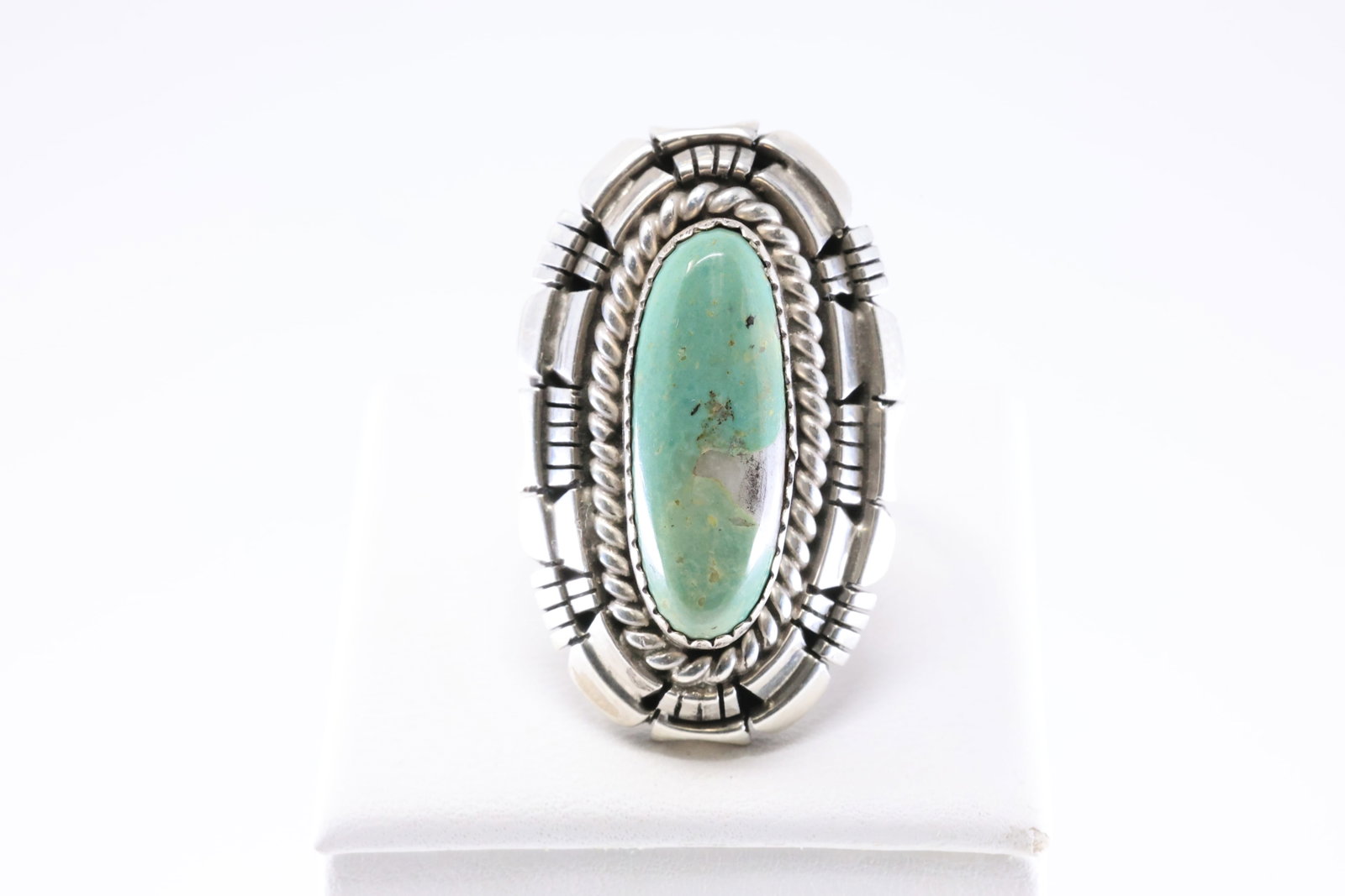 Native America Navajo Sterling Silver Turquoise Ring By W.Begay.: This is a Native America Navajo Sterling Silver Turquoise Ring By W.Begay. Stamp W.Begay. Ring size: 6.50.