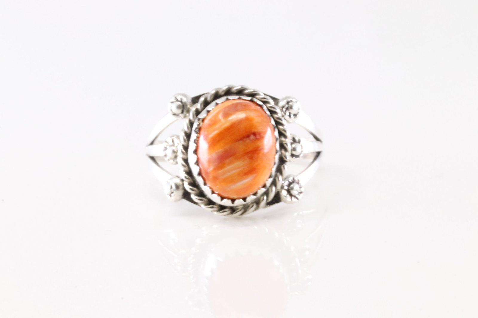 Sterling Silver Spiny Oyster Ring.: This is a Sterling Silver Spiny Oyster Ring. Ring Size: 6.50.