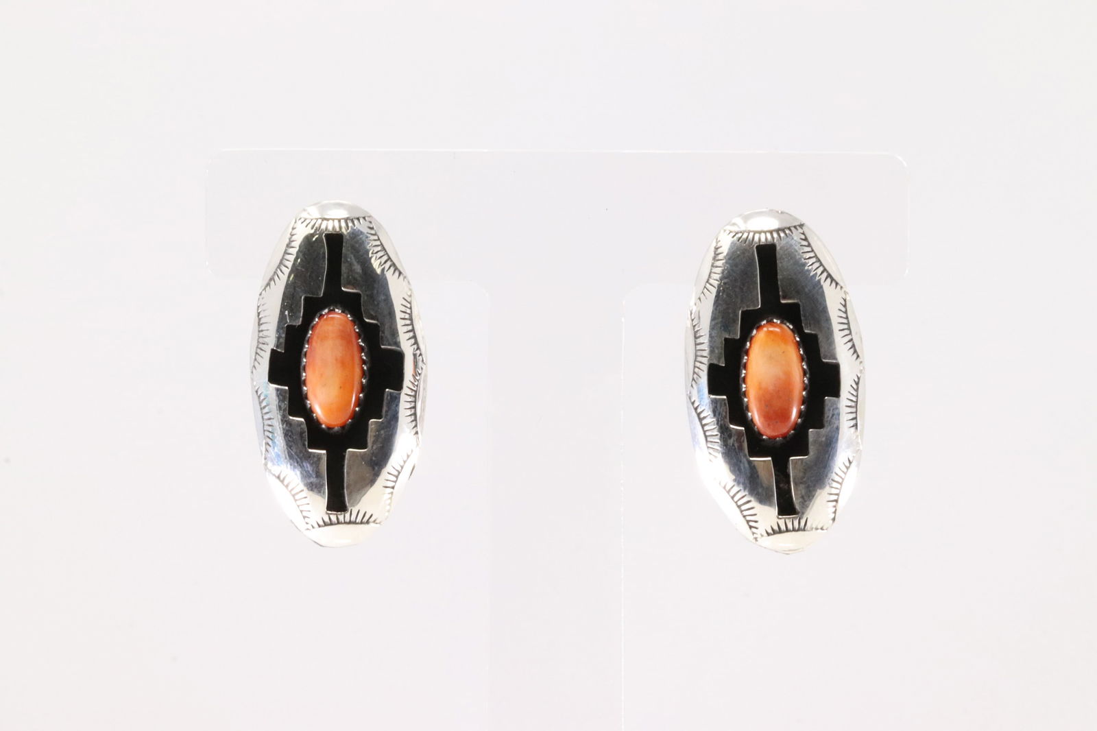 Native America Navajo Sterling Silver Spiny Oyster Post Earring's By Felix Perry.: This is a Native America Navajo Sterling Silver Spiny Oyster Post Earring's By Felix Perry.