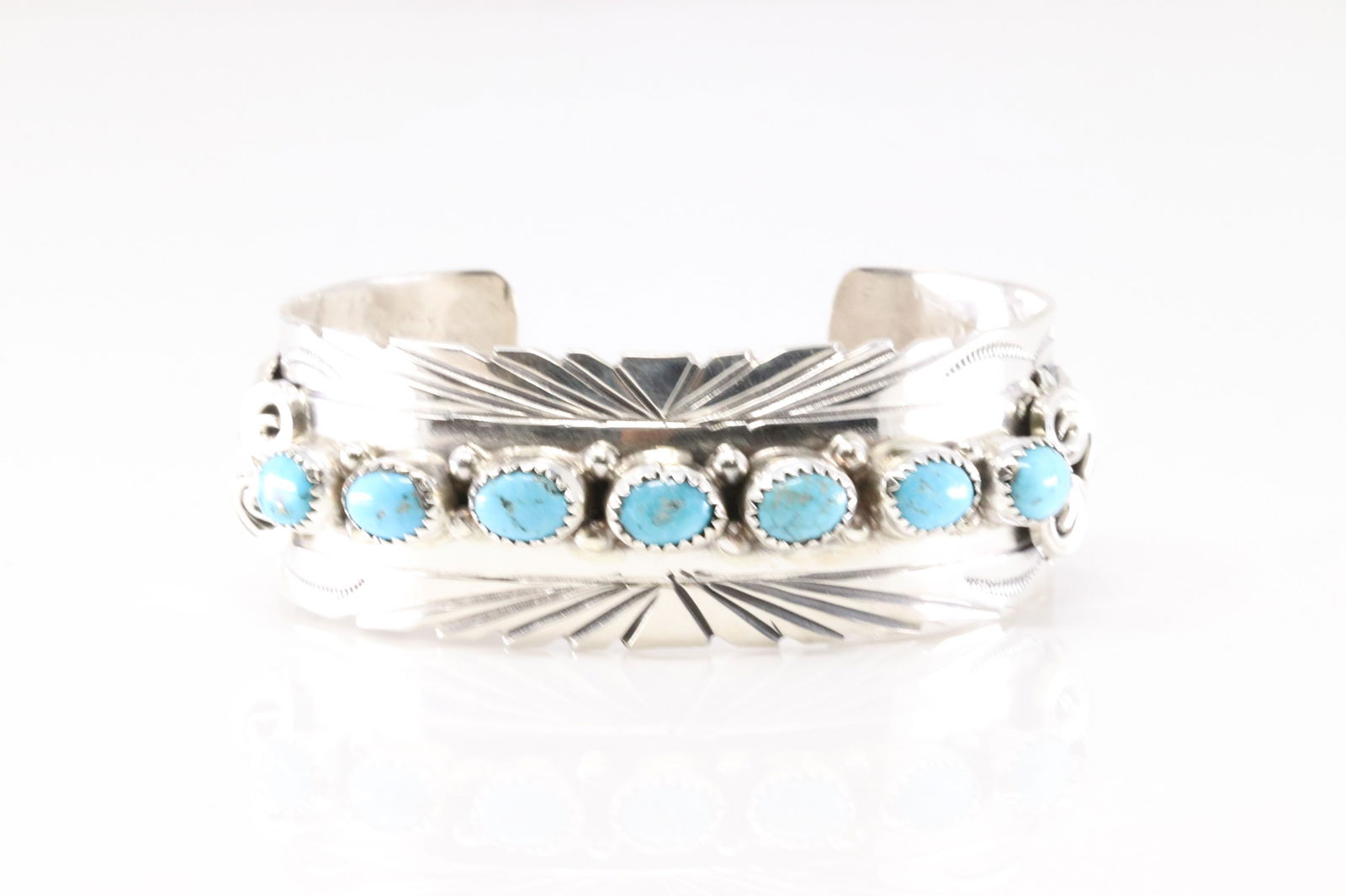 Native America Navajo Sterling Silver Number 8 Turquoise Bracelet Cuff By M.Thomes Jr.: This is a Native America Navajo Sterling Silver Number 8 Turquoise Bracelet Cuff By M.Thomes Jr.