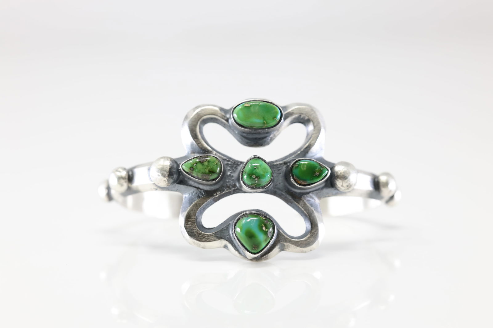 Native America Navajo Sterling Silver Sonora Gold Turquoise Bracelet Cuff Chimney Butte.: This is a Native America Navajo Sterling Silver Sonora Gold Turquoise Bracelet Cuff Chimney Butte.