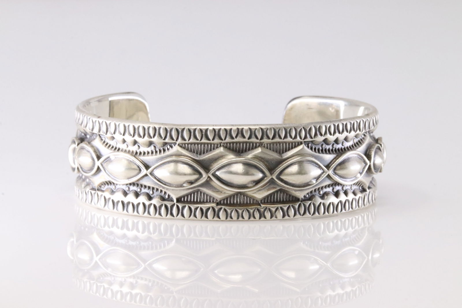 Native America Navajo Sterling Silver Stamped Brcalet Cuff By Roland Dixson.: This is a Native America Navajo Sterling Silver Stamped Brcalet Cuff By Roland Dixson. Stamp Roland Dixson.