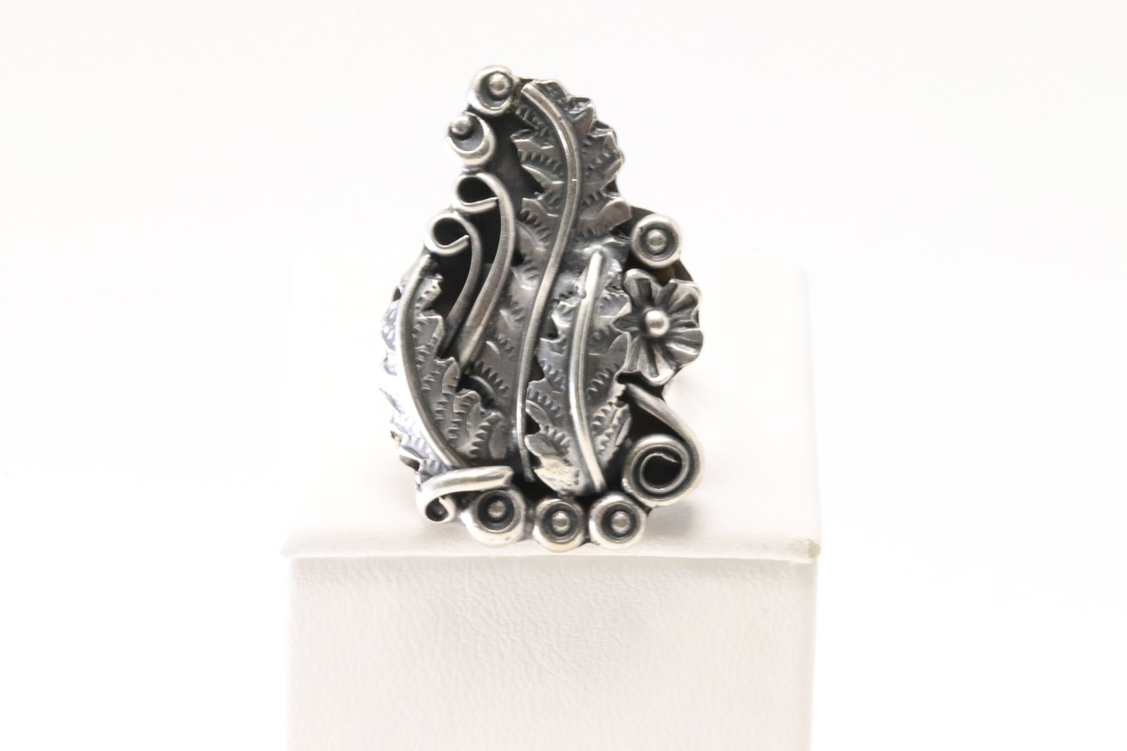 Native America Navajo Sterling Silver Solid Floral Ring By Harry B. Yazzie.: This is a Native America Navajo Sterling Silver Solid Floral Ring By Harry B. Yazzie. Stamp HBY. Ring Size: 9.50.