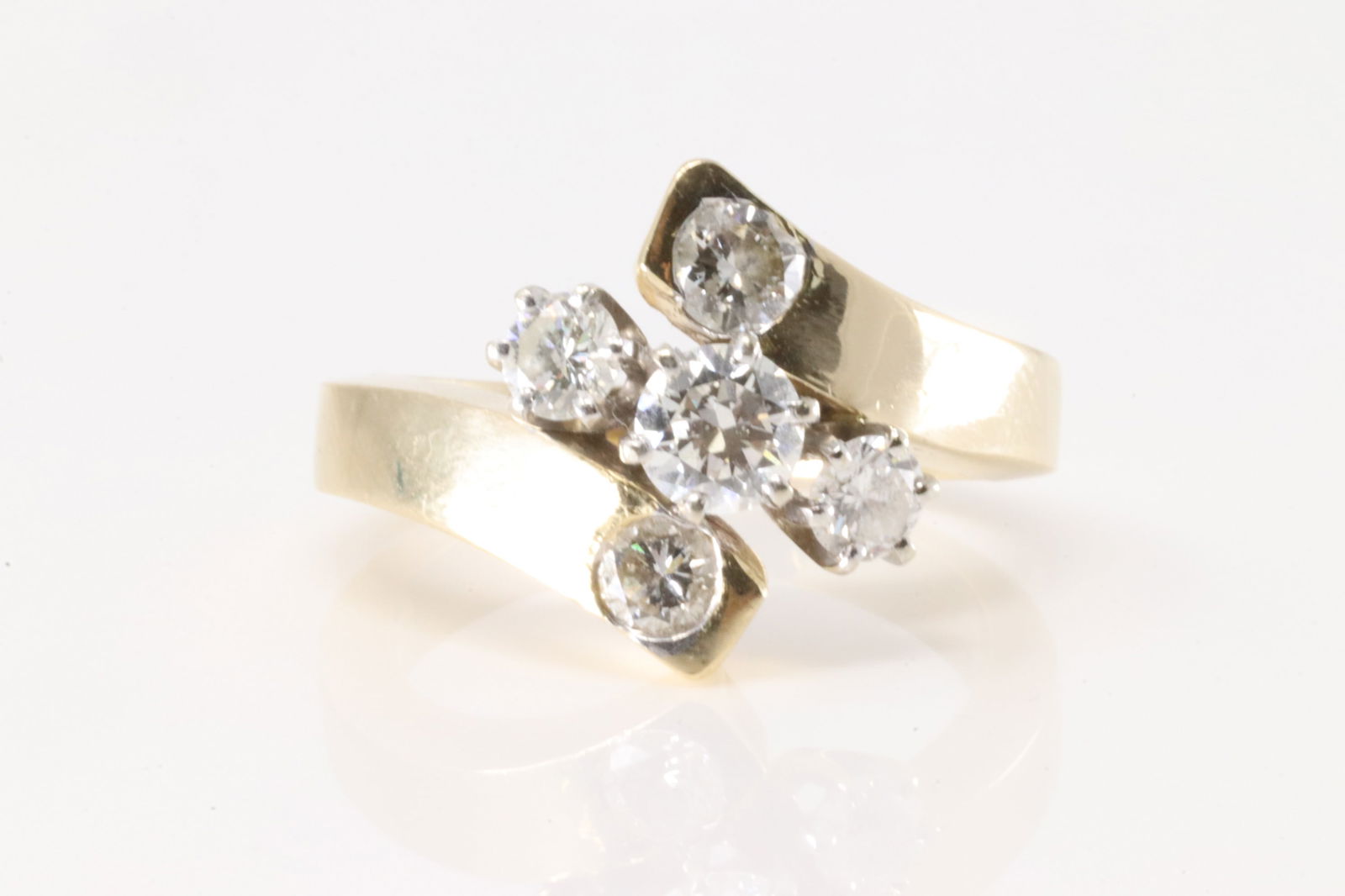 Elegant Diamond Ring 14Kt. (1 of 4)
