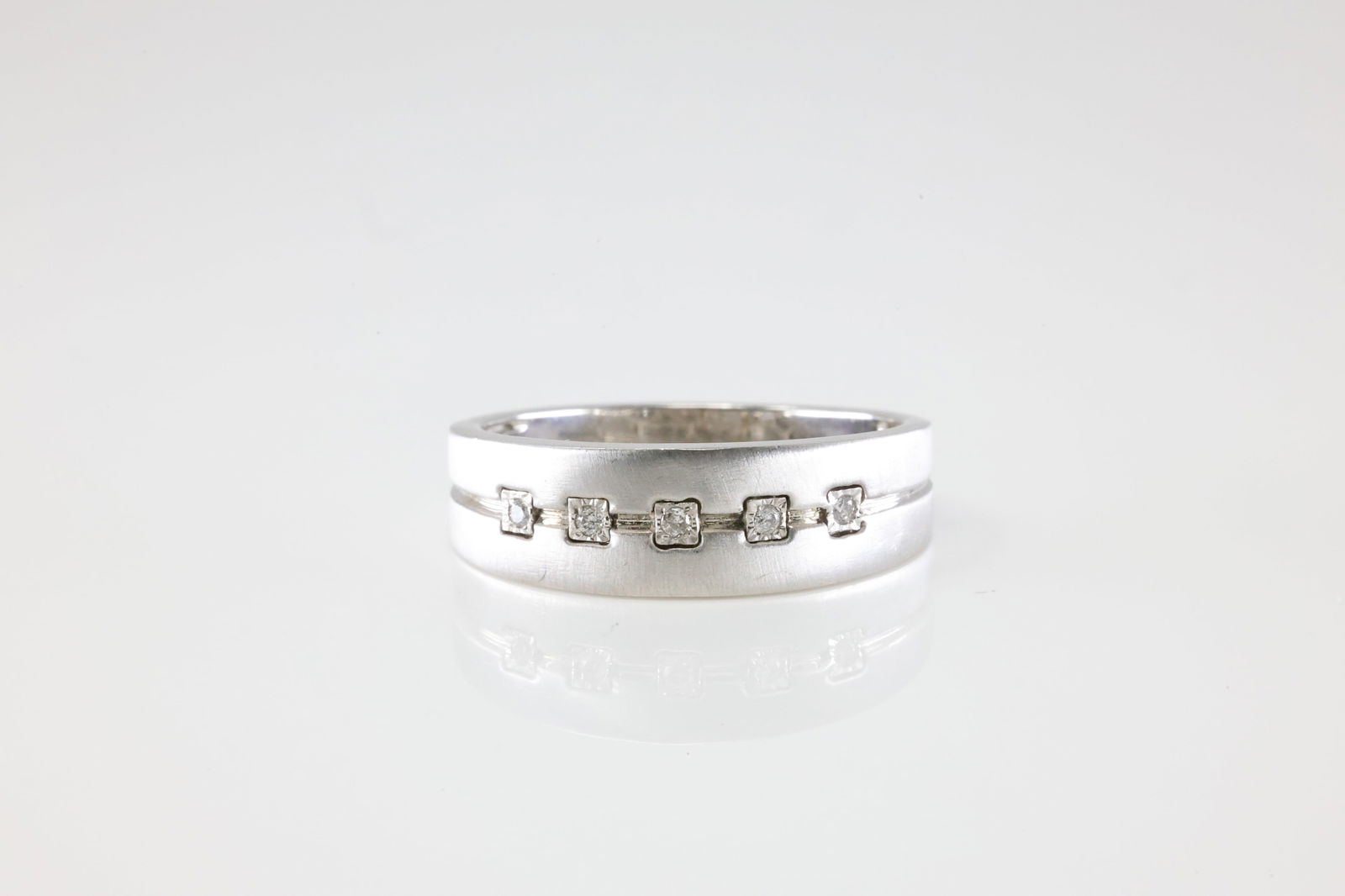 Wedding Diamond Ring 14Kt.: 14Kt White Gold Wedding Diamond Ring. This Elegant Wedding Band Ring has Sparkling Diamonds. Ring size: 10.25. Total weight: 6.52 Grams.