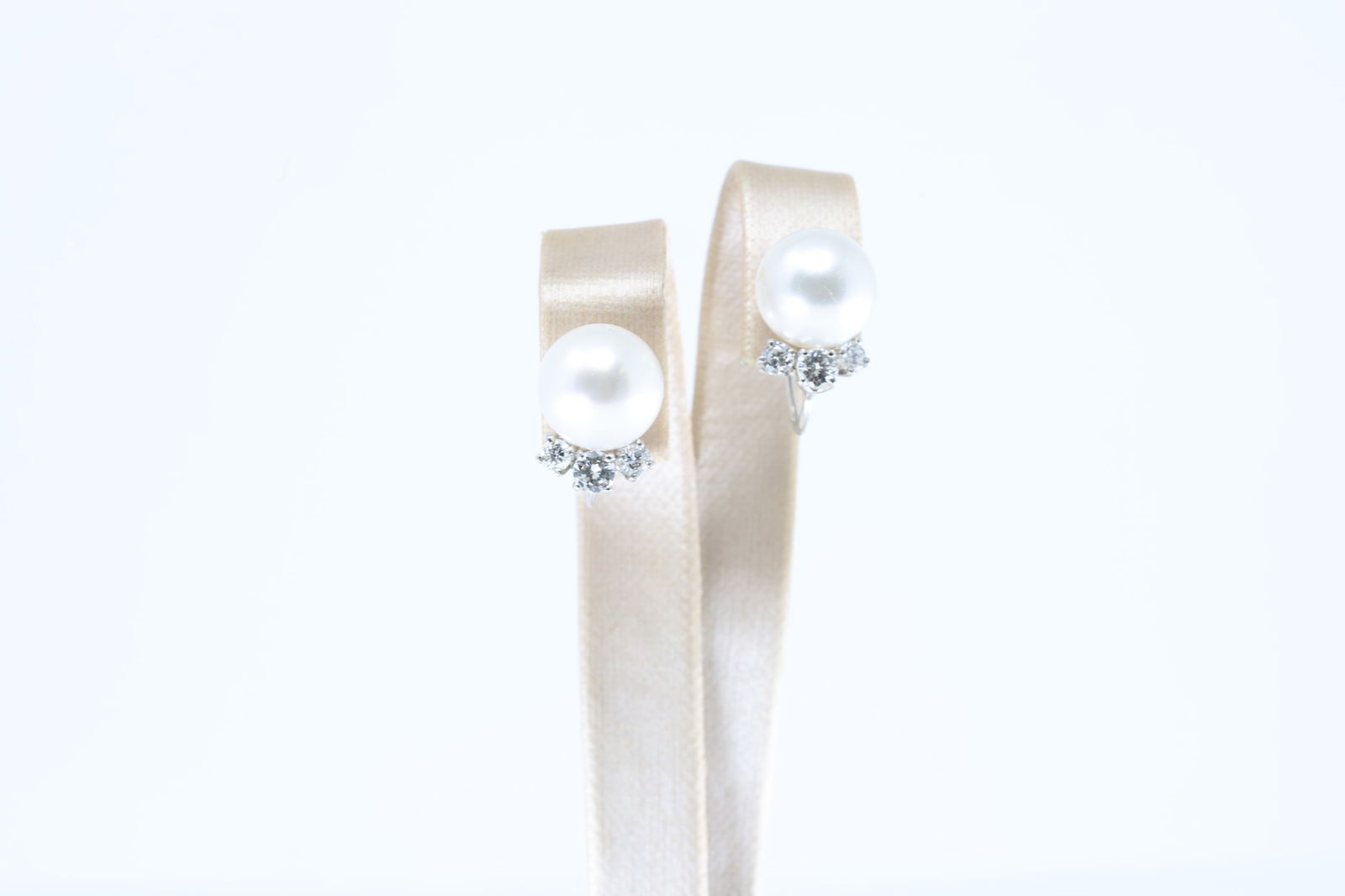 Pearl & Diamond Earring 18Kt.: Ladies 18Kt White Gold Pearl & Diamond Stud Earring. hese exquisite pearl earrings are the epitome of elegance and sophistication. Each earring features a lustrous pearl, perfectly complemented by a