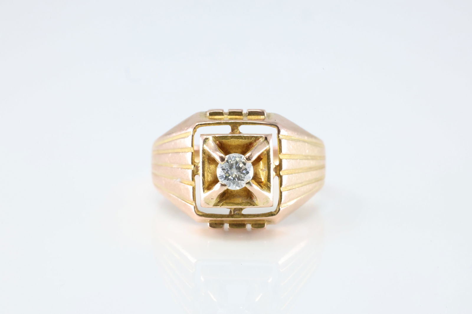 Diamond Ring 10Kt.: 10Kt Yellow Gold Diamond Ring. This Elegant Ring has Solitaire Diamond. Ring size: 5.50. Total weight: 4.16 Grams.