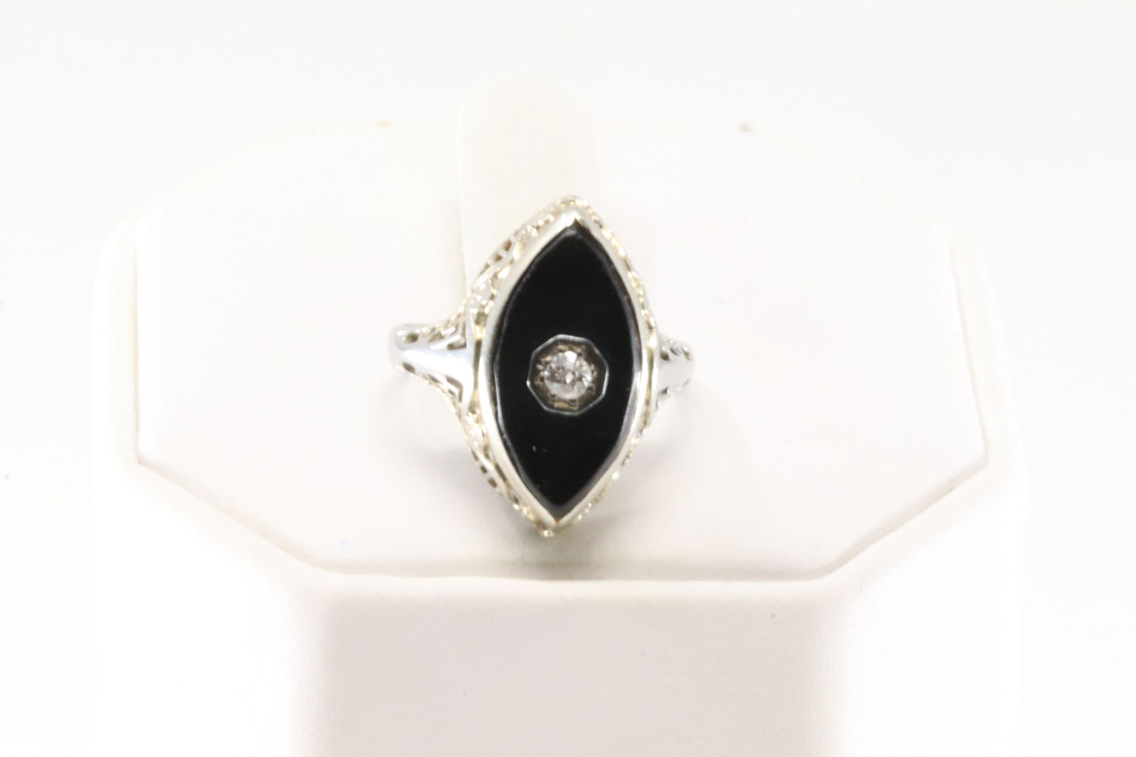 Art Deco Black Onyx & Diamond filigree Ring 18Kt.: 18Kt White Gold Art Deco Black Onyx & Diamond filigree Ring. This ring has filigree design with one black onyx and an round diamond on the center. Ring size: 6.00. Total weight: 3.20 Grams.